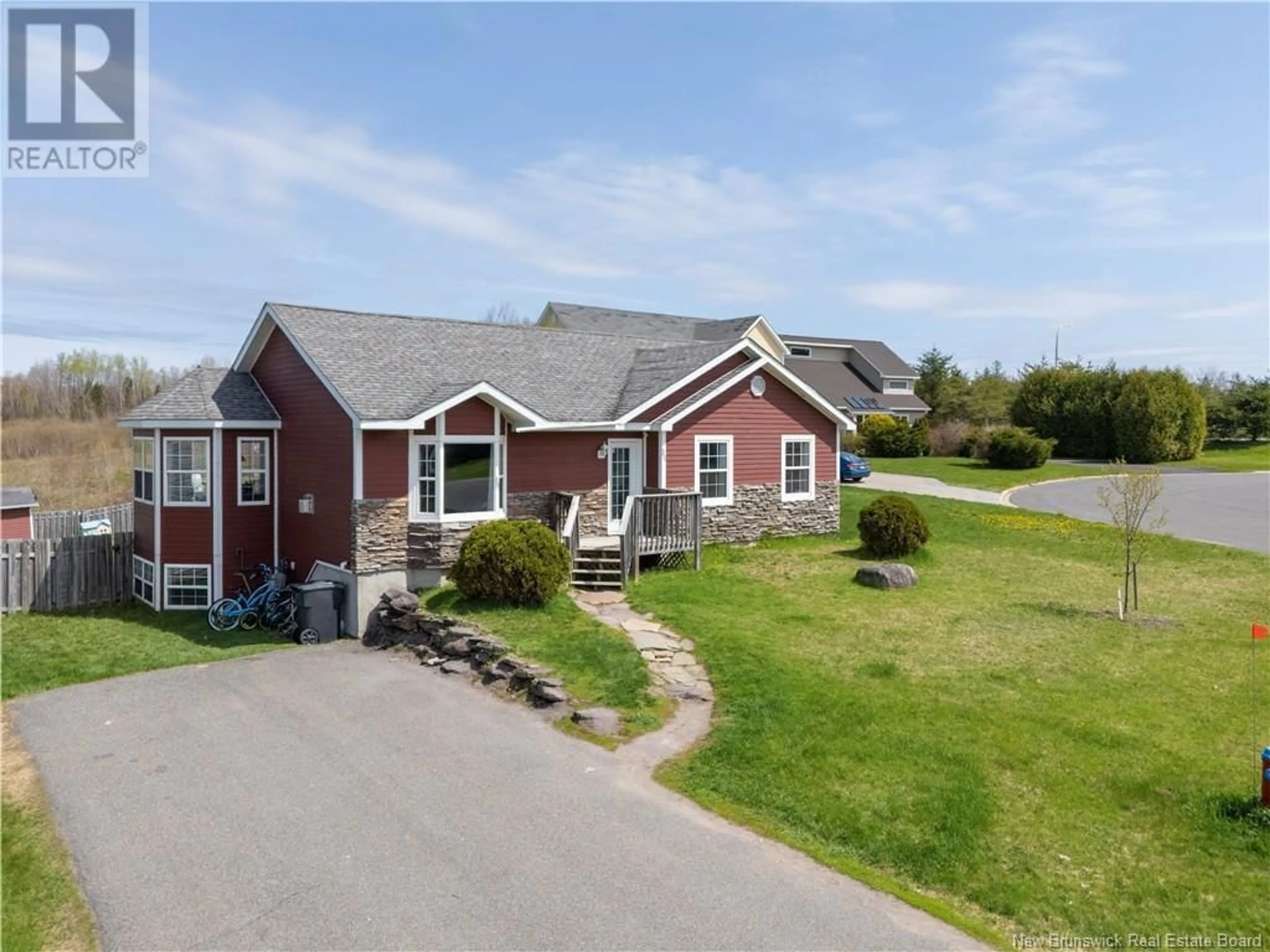 A pic from outside/outdoor area/front of a property/back of a property/a pic from drone, unknown for 33 HALLIHAN DRIVE, Oromocto New Brunswick E2V0C2
