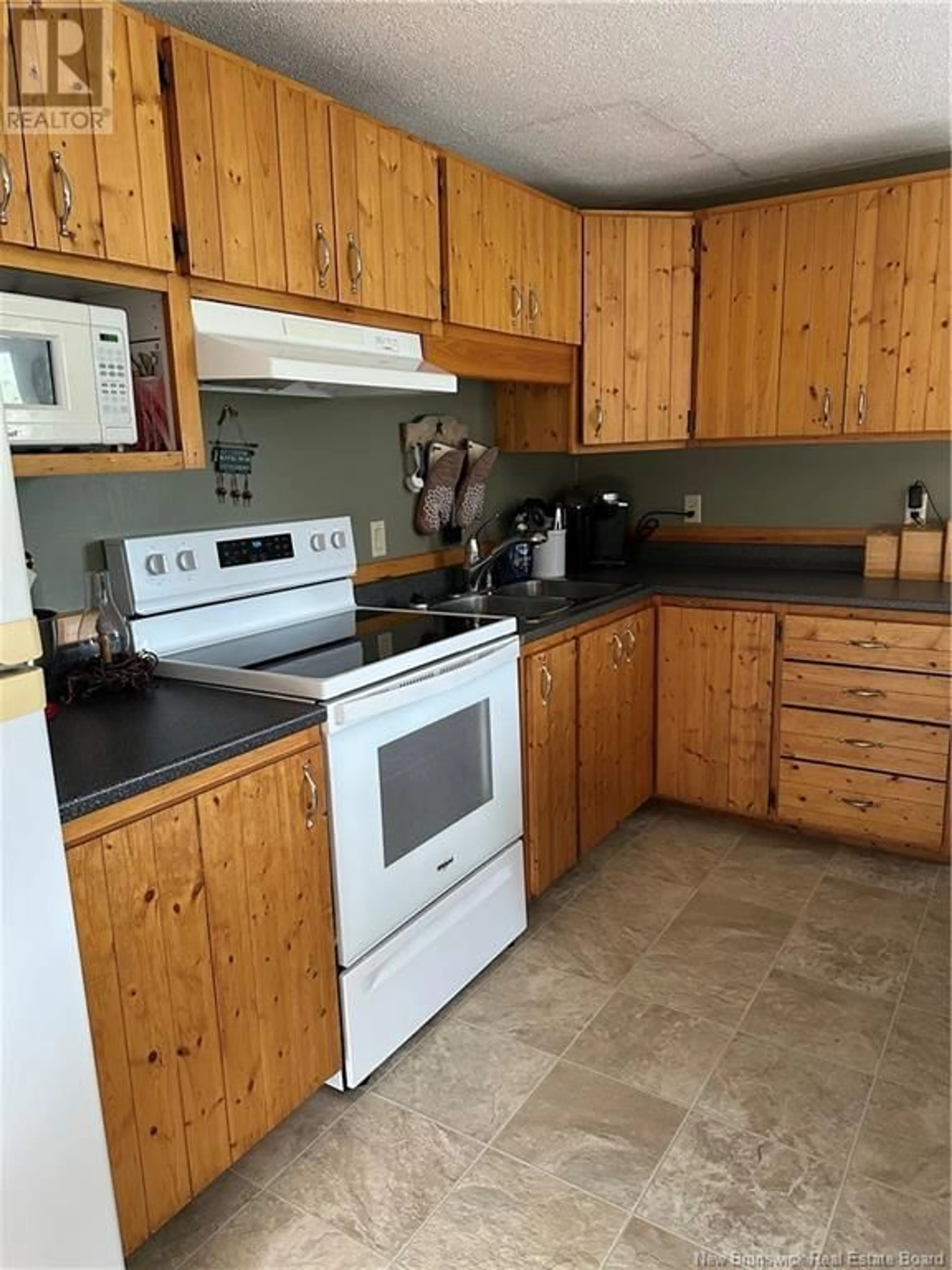 Standard kitchen, unknown for 600 DUGAN ROAD, Speerville New Brunswick E7N2R4