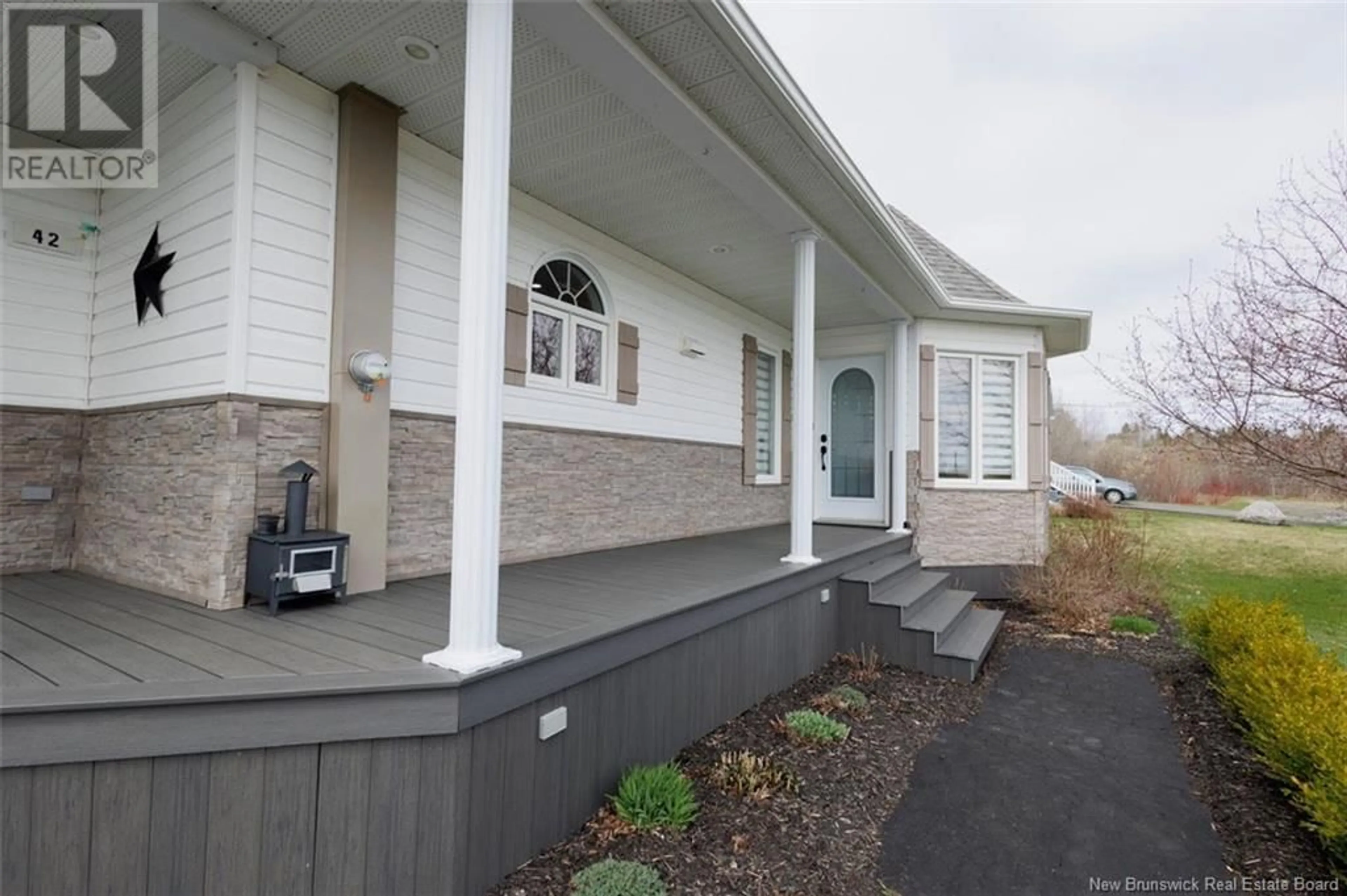 Home with vinyl exterior material, unknown for 42 RINGUETTE STREET, Sainte-Anne New Brunswick E7E1G1