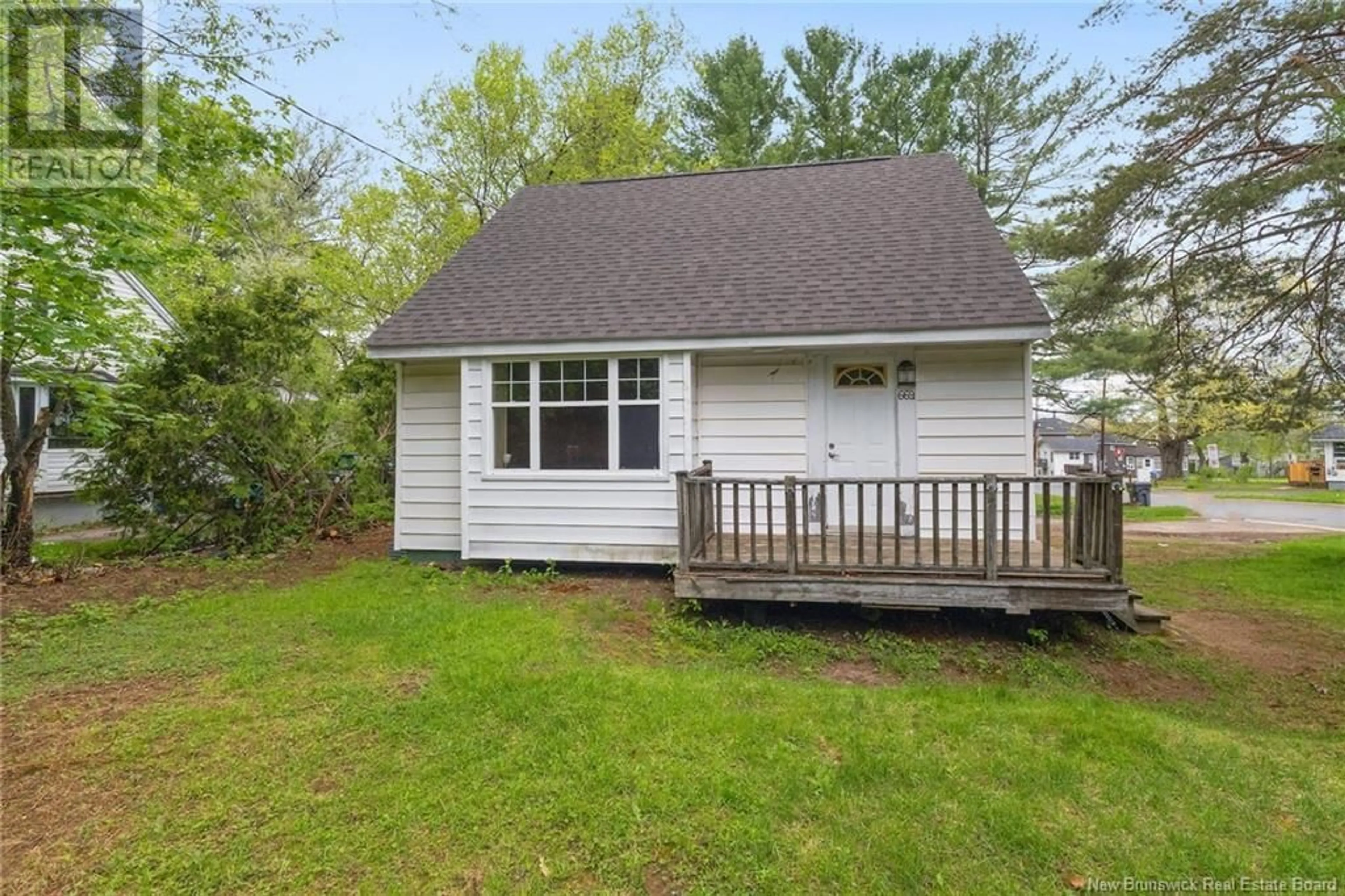 Home with vinyl exterior material, street for 669 BECKWITH STREET, Fredericton New Brunswick E3B2C7