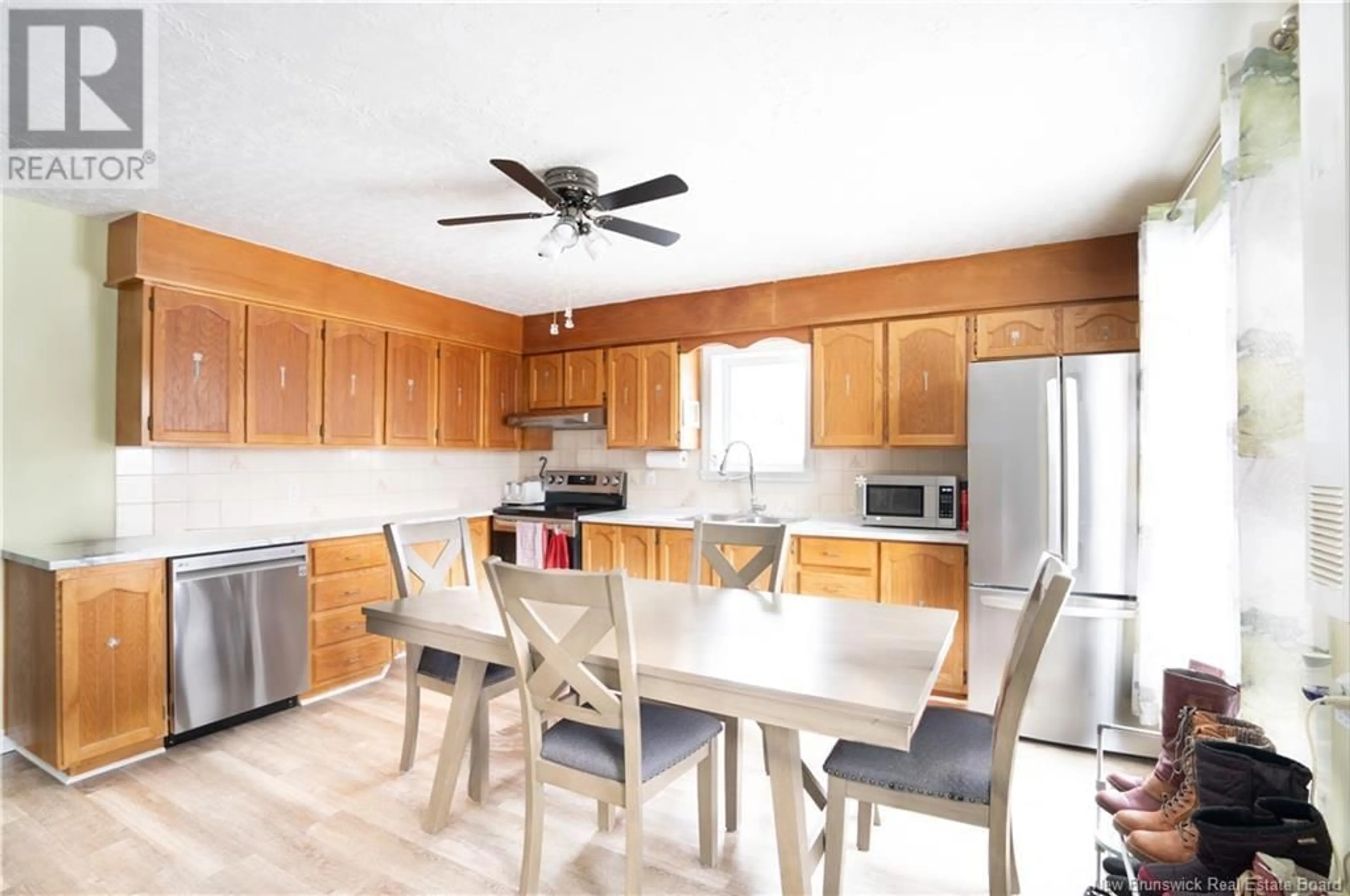 Open concept kitchen, wood/laminate floor for 7261 17 ROUTE, Kedgwick New Brunswick E8B1W4
