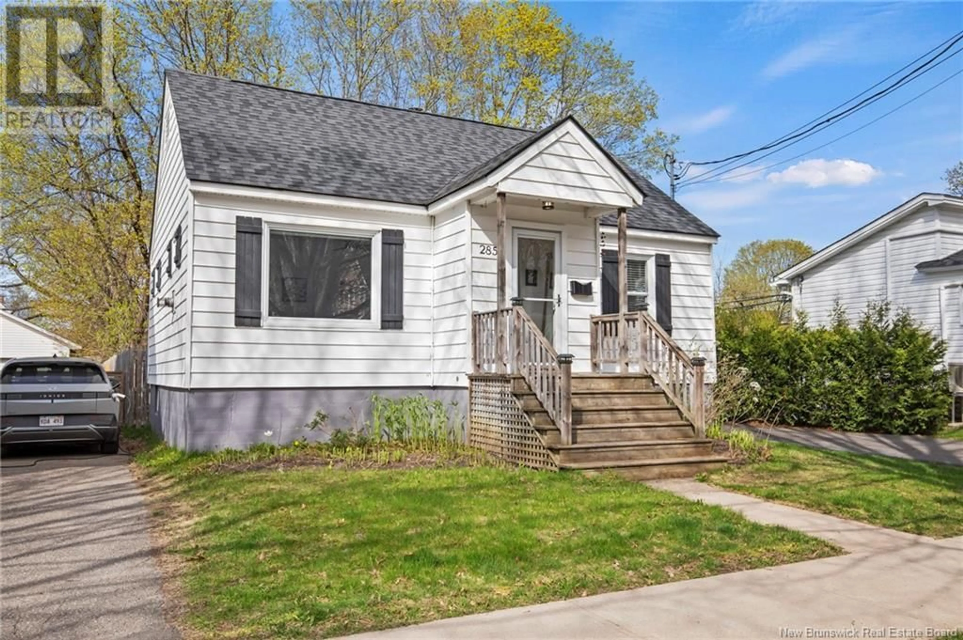 Home with vinyl exterior material, street for 285 VICTORIA STREET, Fredericton New Brunswick E3B1W3