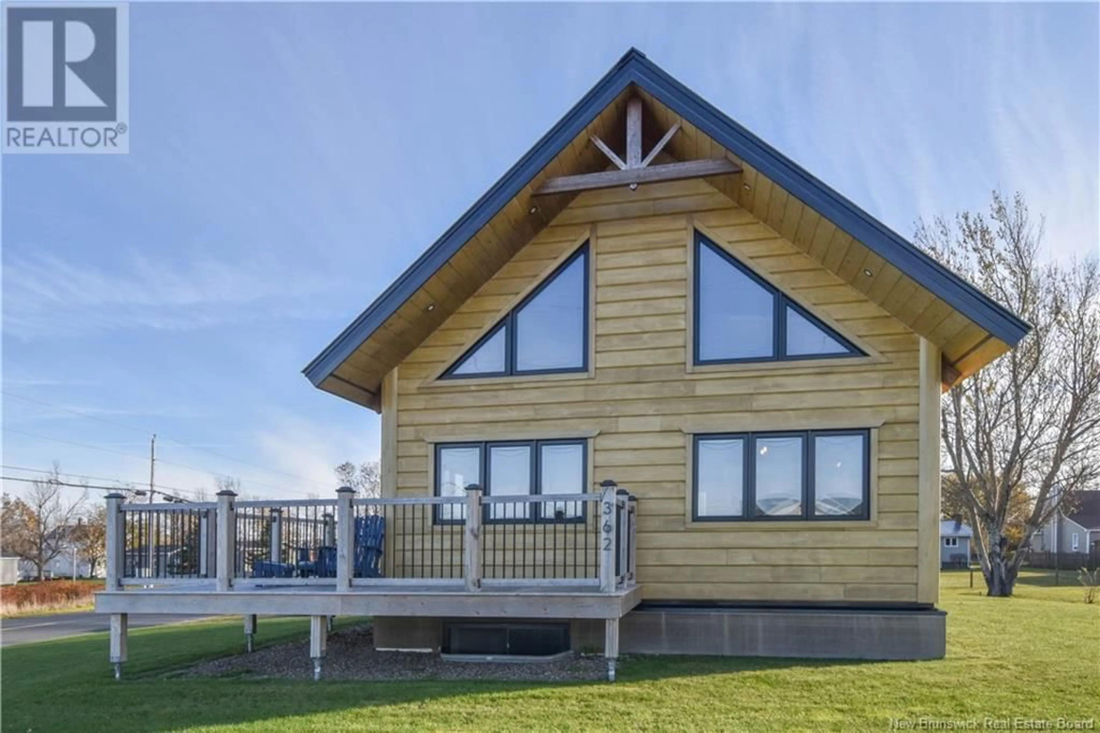 Home with vinyl exterior material, building for 362 RUE DE L'ILE STREET, Caraquet New Brunswick E1W1B5