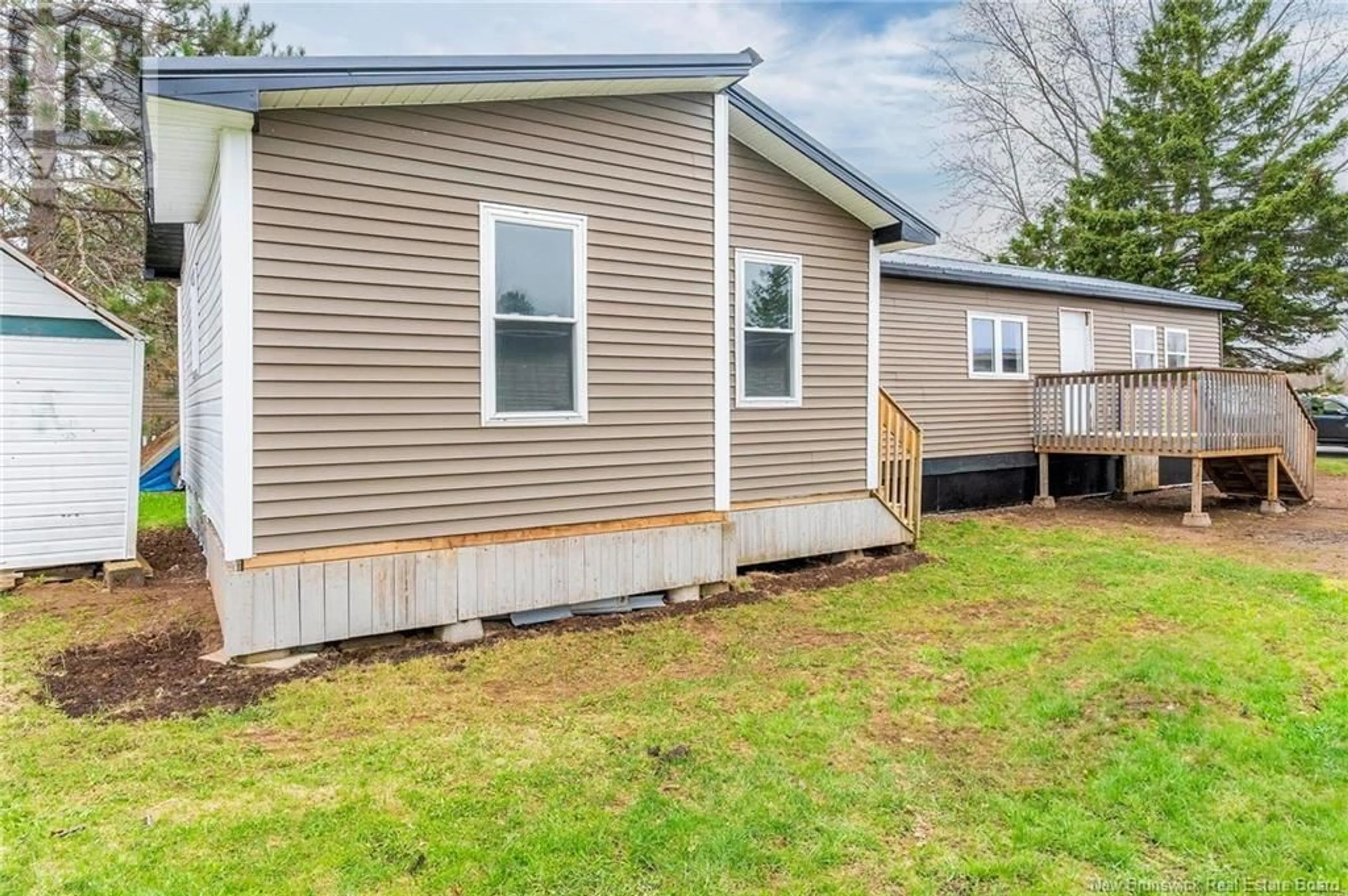 Home with vinyl exterior material, street for 19 LEAWOOD AVENUE, Lakeville New Brunswick E1H1B5