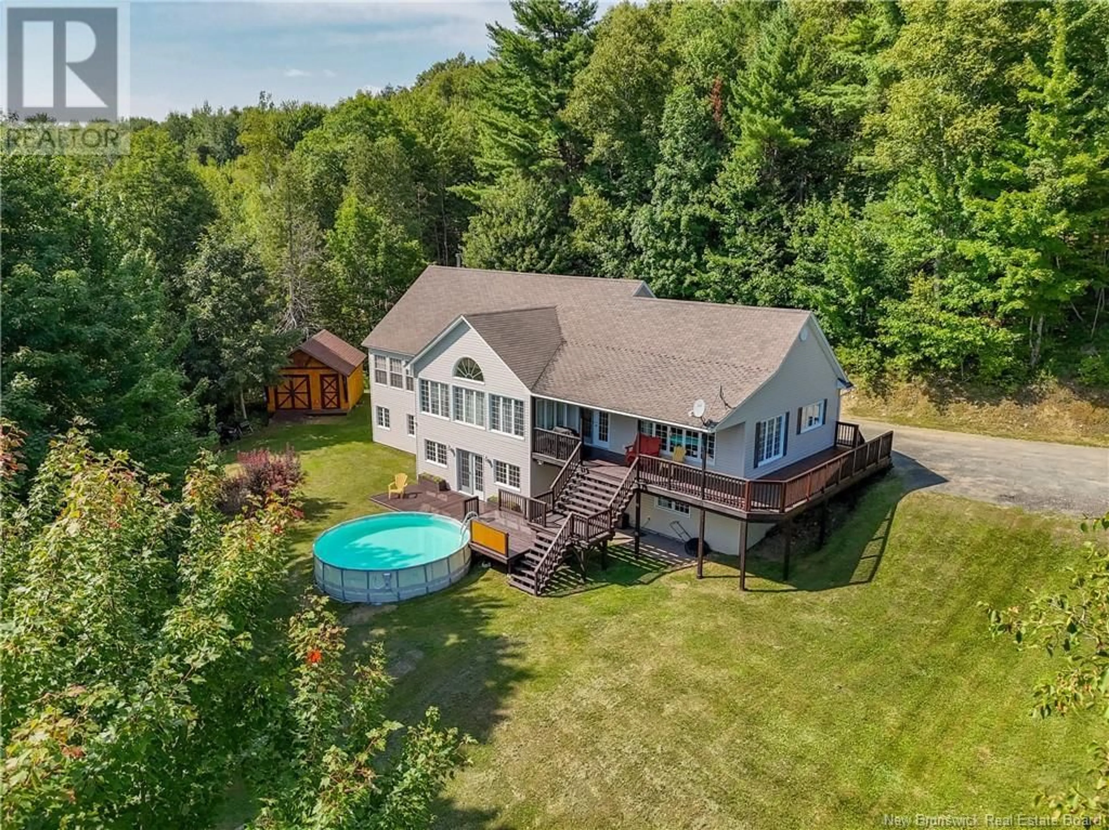 A pic from outside/outdoor area/front of a property/back of a property/a pic from drone, water/lake/river/ocean view for 165 ROUTE 105, Southampton New Brunswick E6G1J3