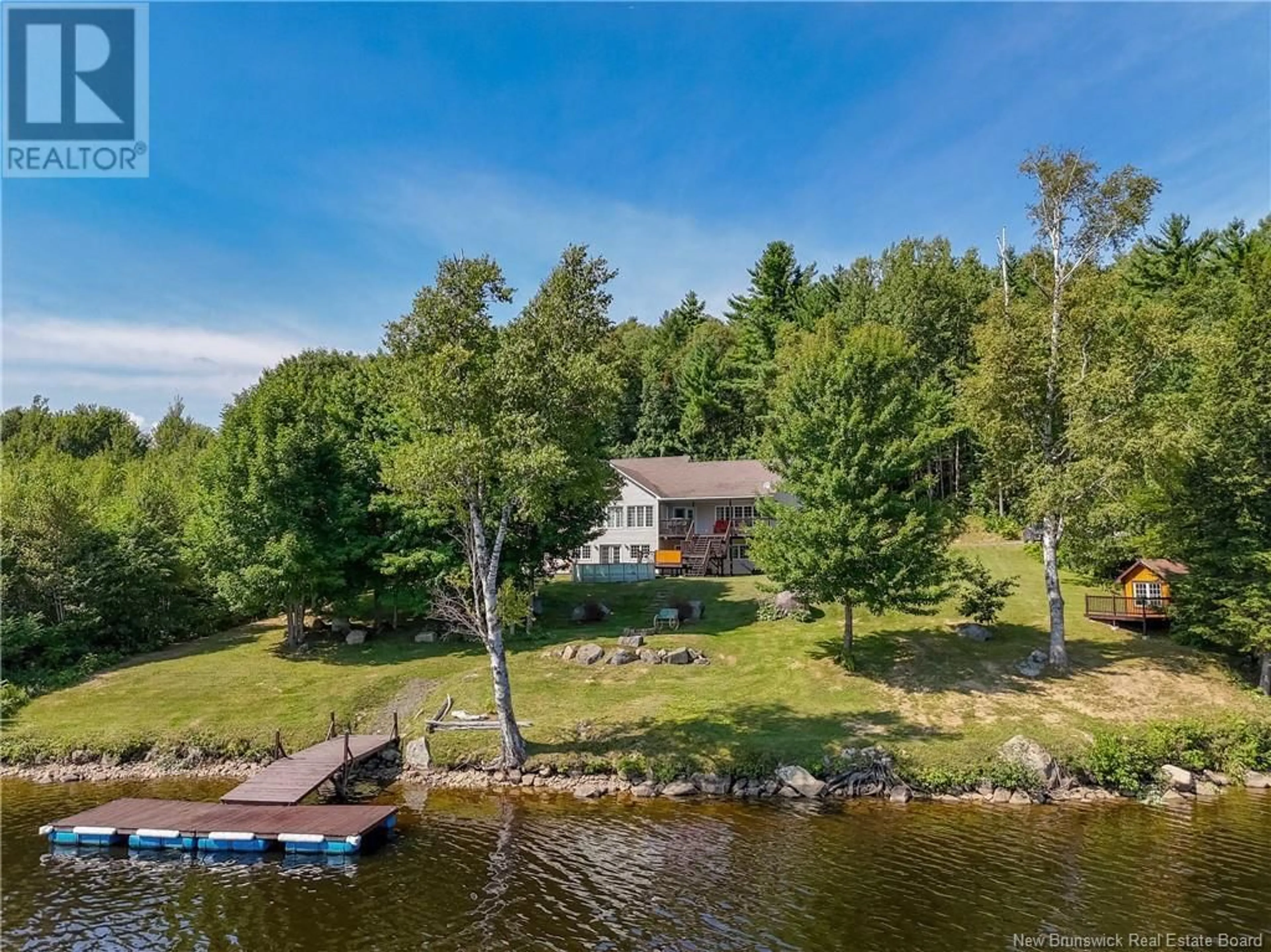 A pic from outside/outdoor area/front of a property/back of a property/a pic from drone, water/lake/river/ocean view for 165 ROUTE 105, Southampton New Brunswick E6G1J3