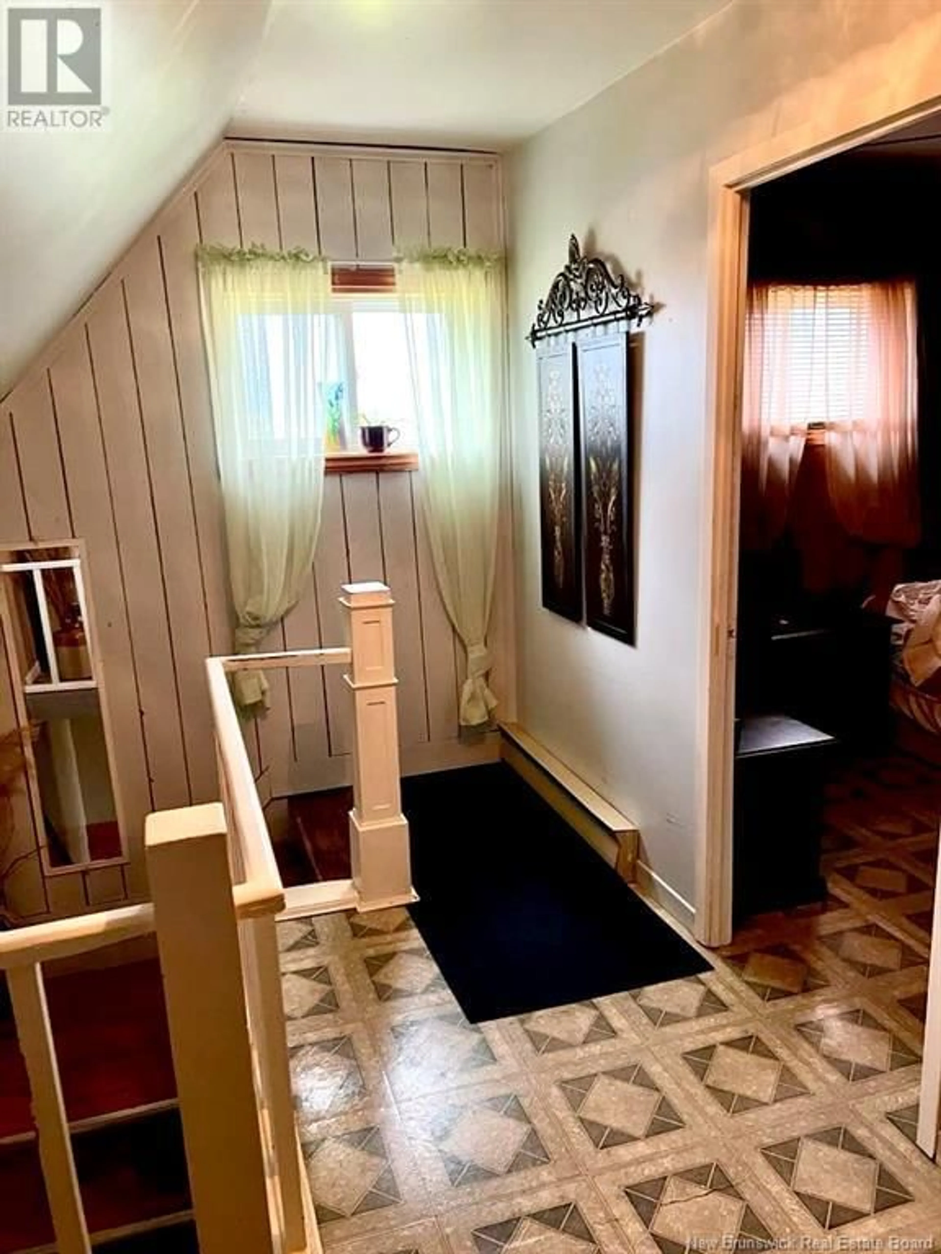Indoor entryway for 2910 MORAIS STREET, Bas-Caraquet New Brunswick E1W6A8