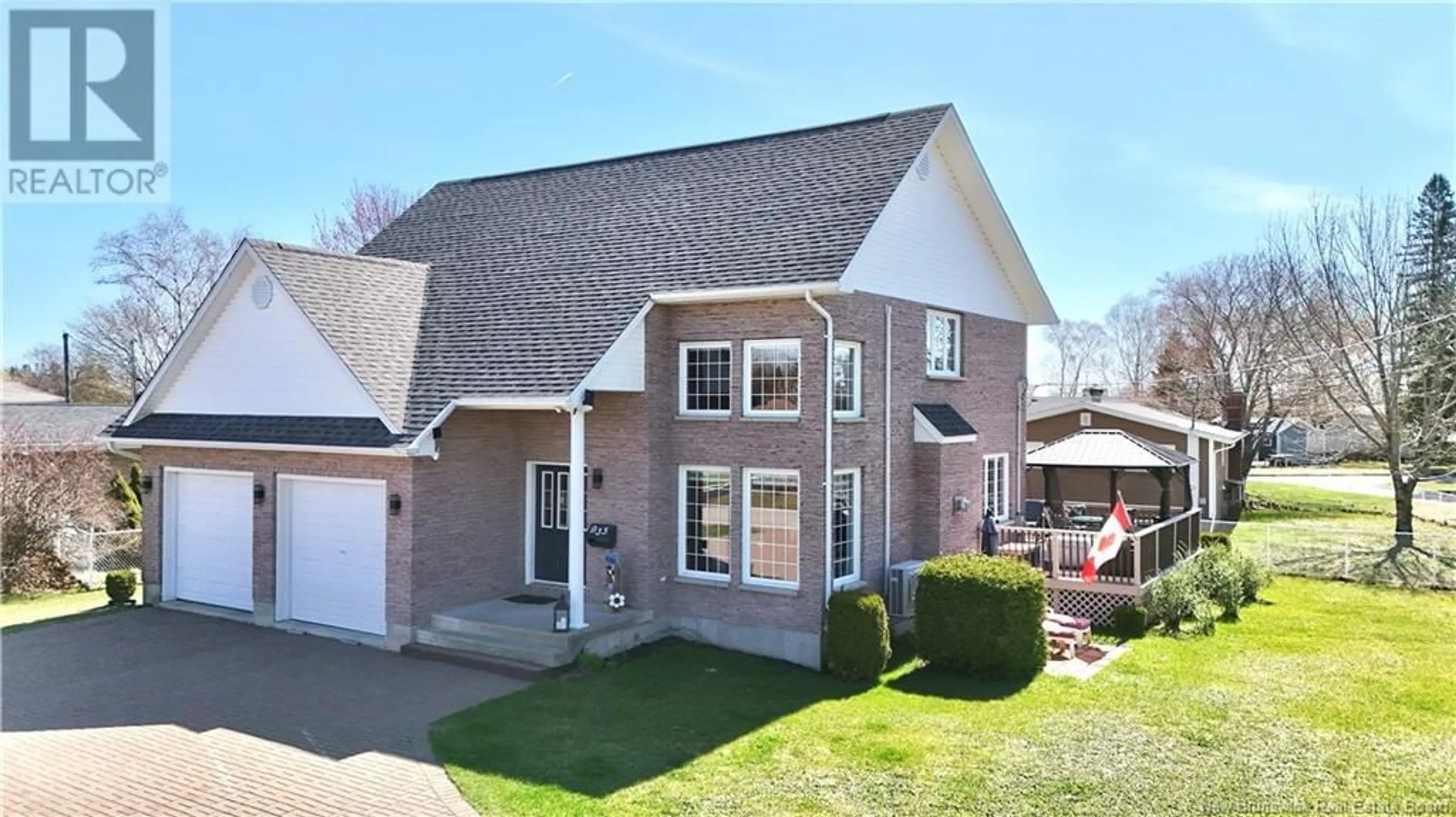 Home with vinyl exterior material, street for 935 HAY, Bathurst New Brunswick E2A3S1