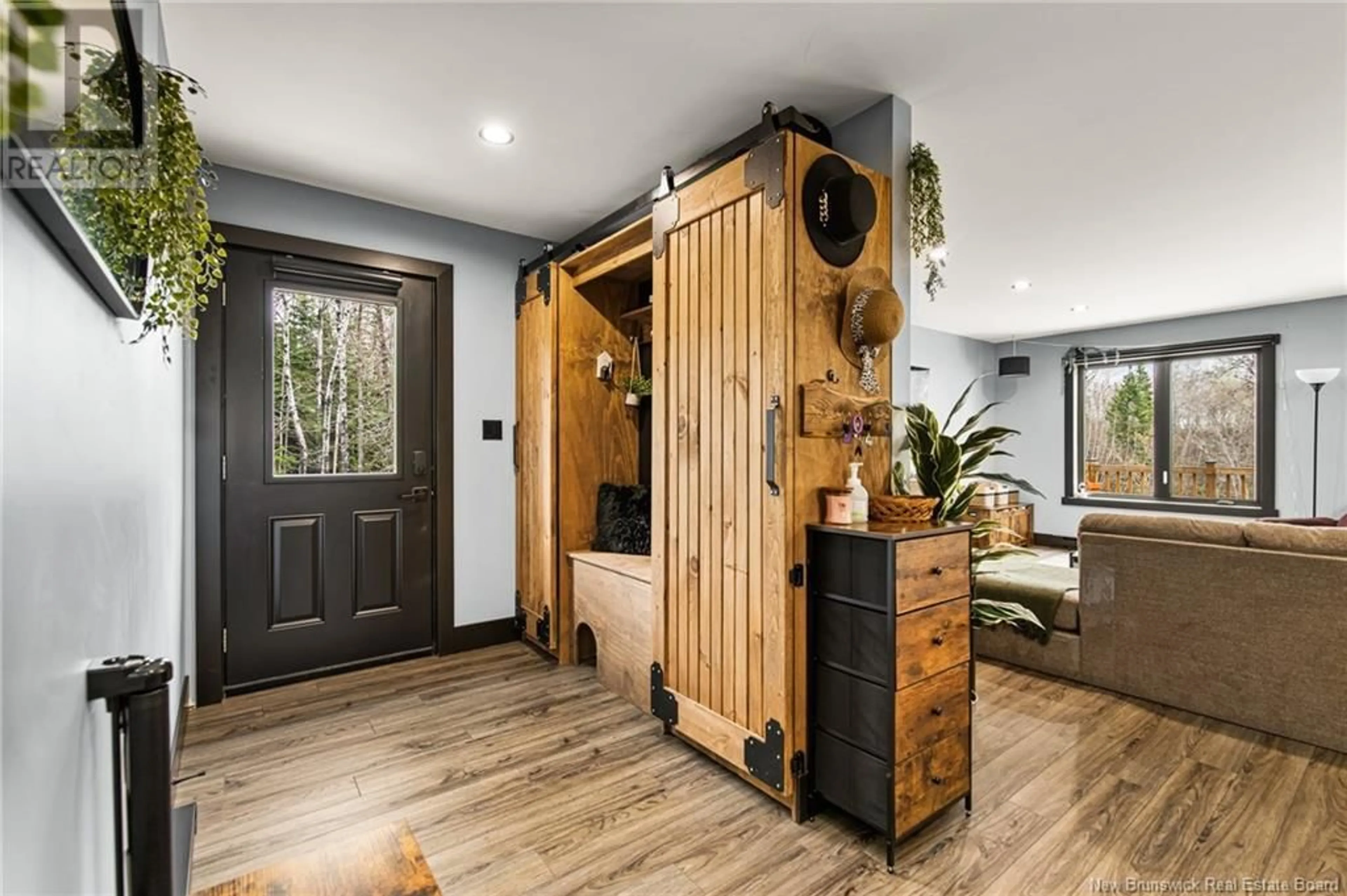Indoor entryway for 18 DEEPWOOD AVENUE, Salisbury New Brunswick E4J2B3