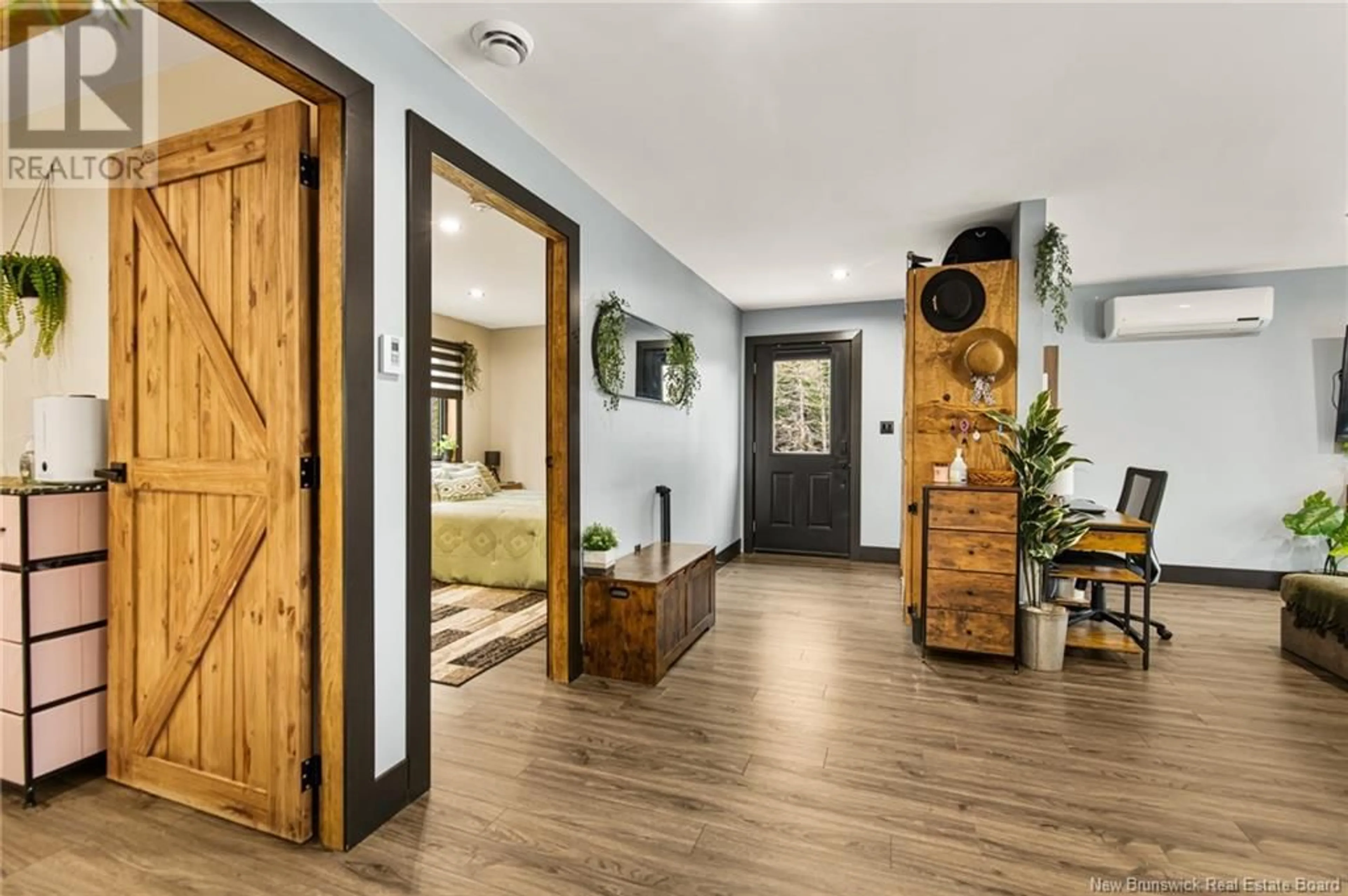 Indoor entryway for 18 DEEPWOOD AVENUE, Salisbury New Brunswick E4J2B3
