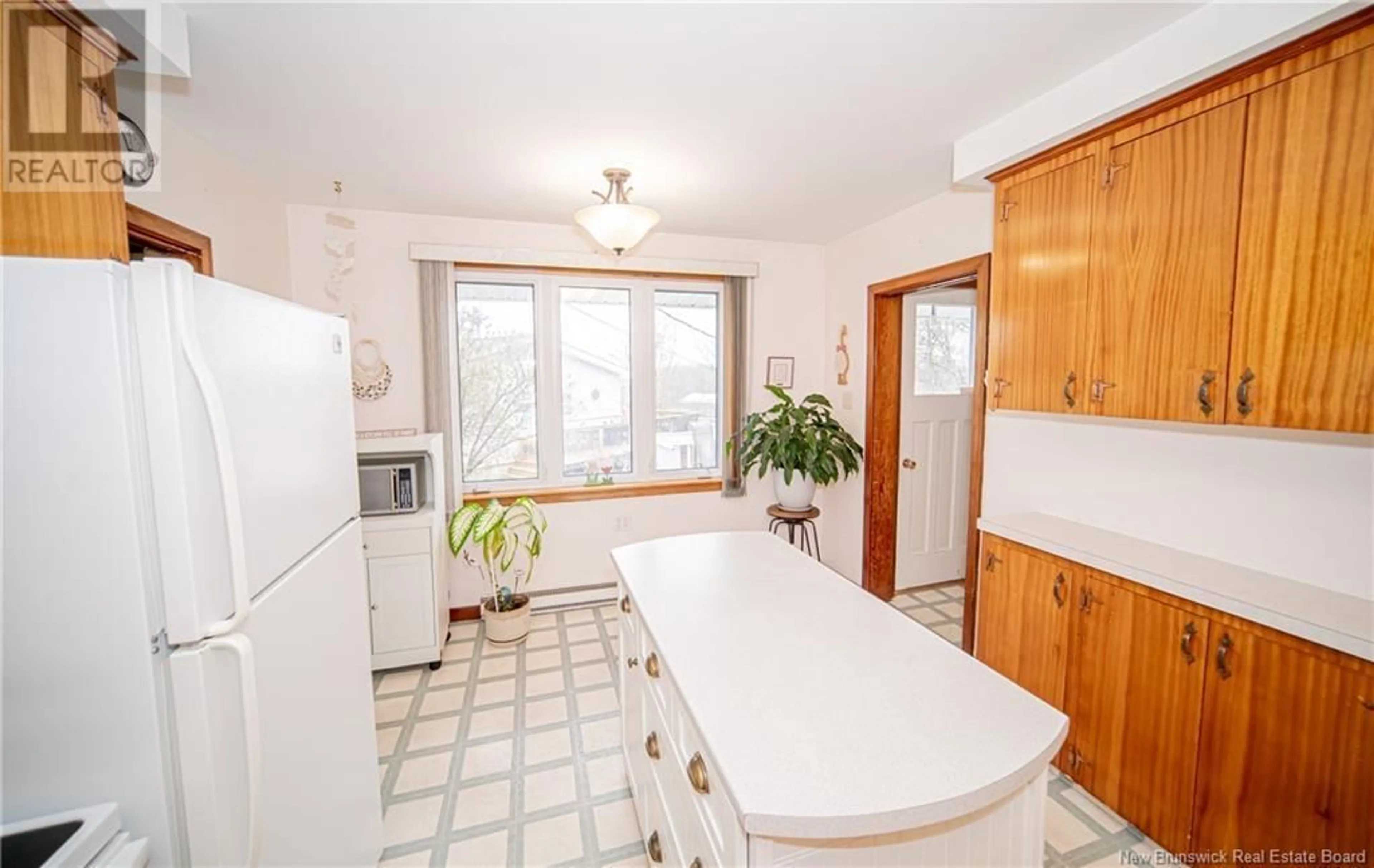 Standard kitchen, ceramic/tile floor for 402 COVERT STREET, Oromocto New Brunswick E2V1E7