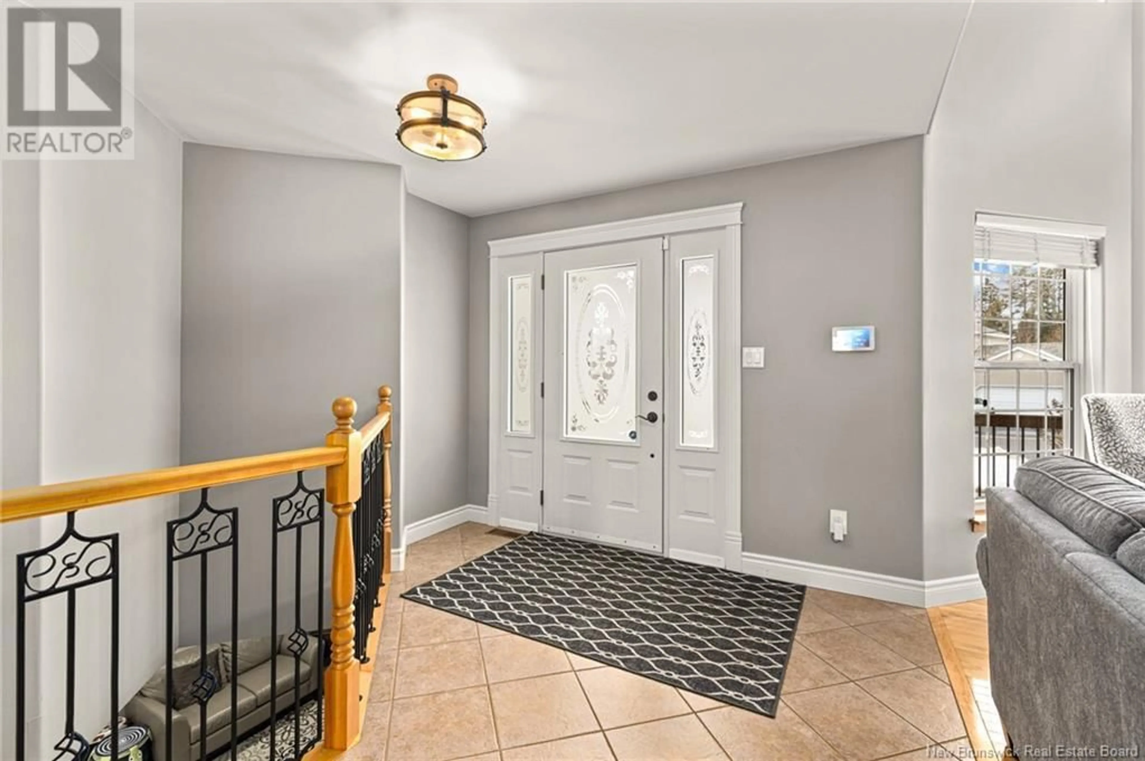 Indoor entryway for 105 MEUNIER, Dieppe New Brunswick E1A7W9