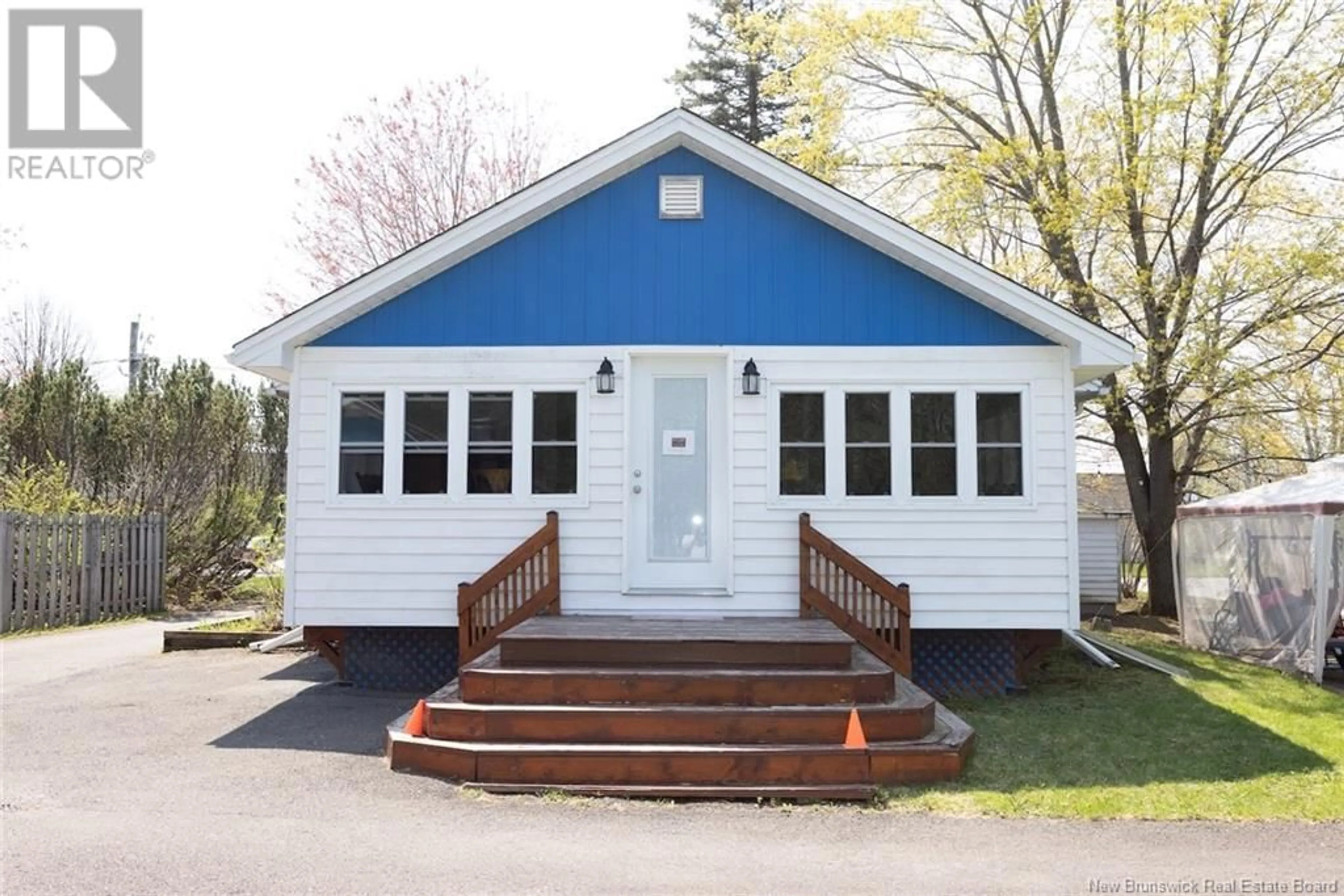 Home with vinyl exterior material, building for 731 DOBIE STREET, Fredericton New Brunswick E3A2Z3