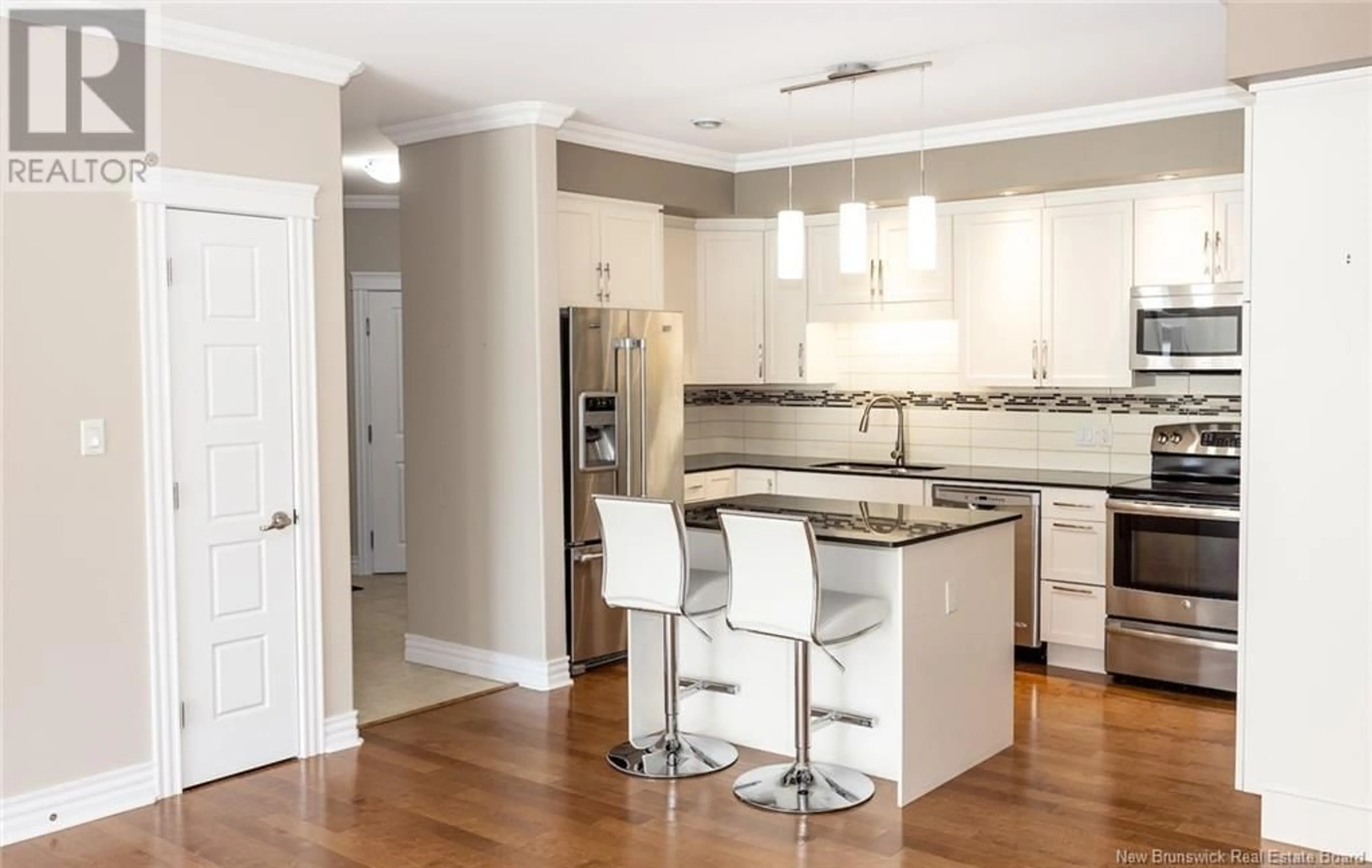 Contemporary kitchen, wood/laminate floor for 106 - 700 UNION STREET, Devon New Brunswick E3A3N7