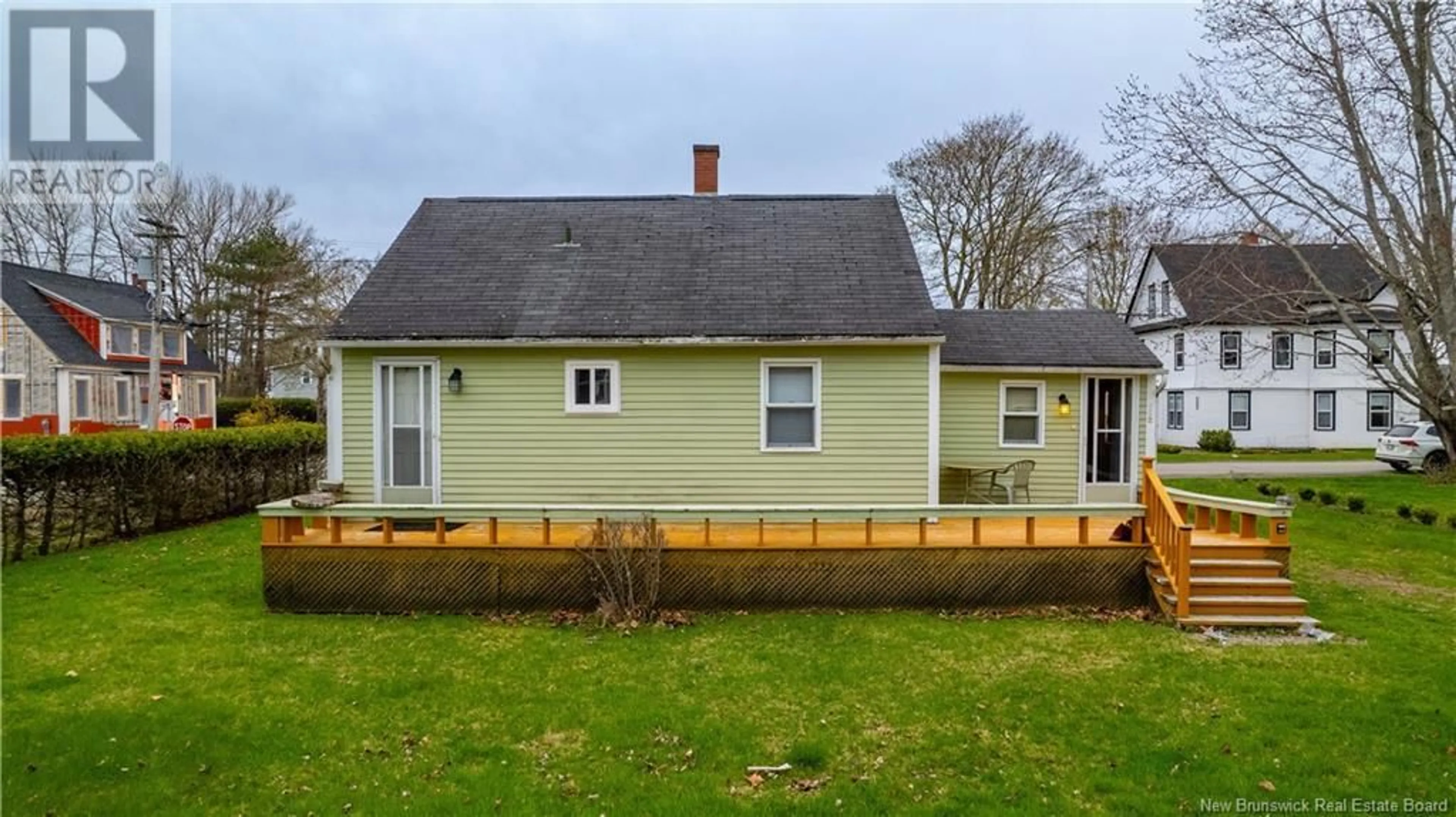 A pic from outside/outdoor area/front of a property/back of a property/a pic from drone, unknown for 262 QUEEN STREET, Saint Andrews New Brunswick E5B1E6