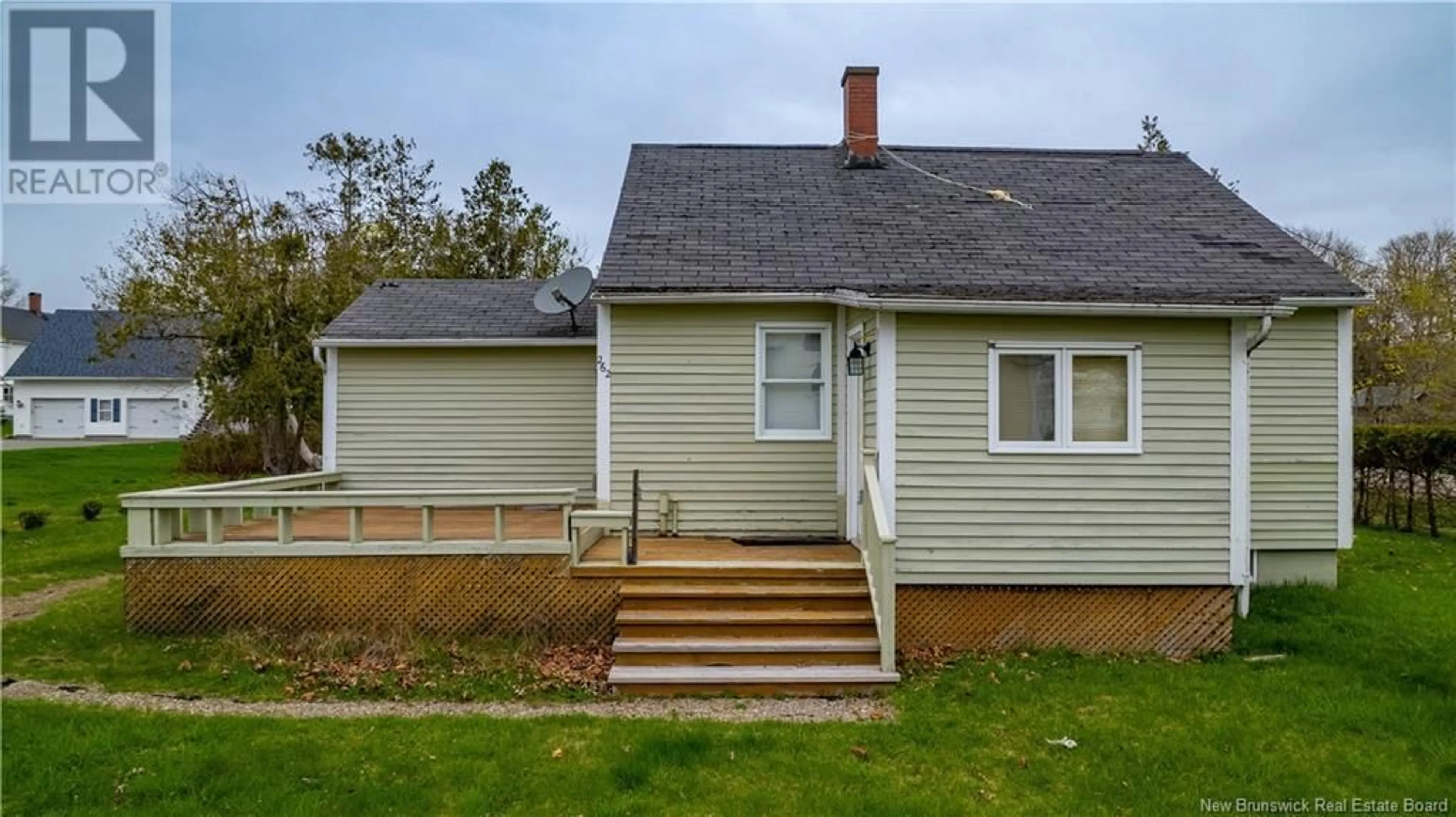 Home with vinyl exterior material, street for 262 QUEEN STREET, Saint Andrews New Brunswick E5B1E6