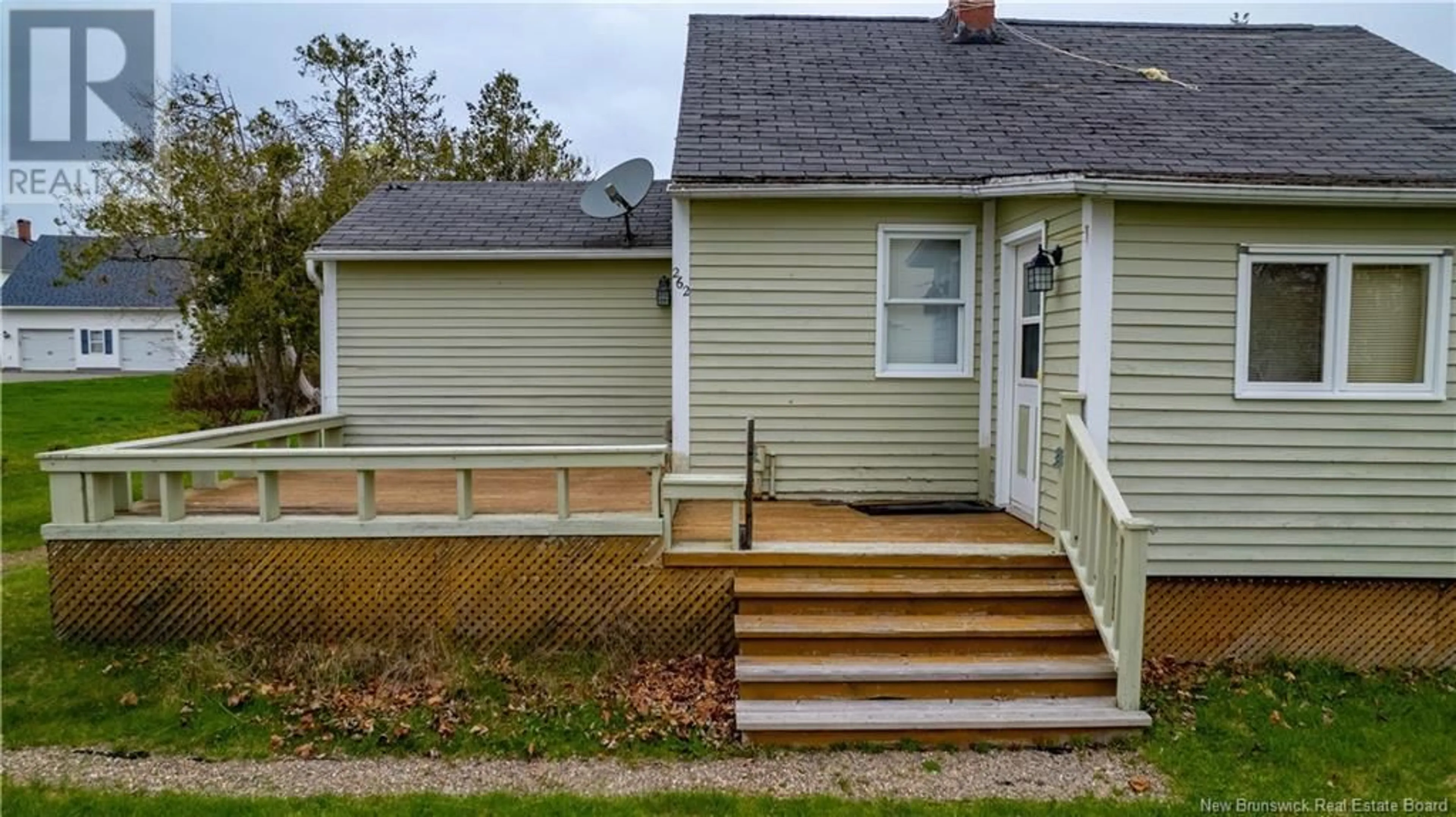 Home with vinyl exterior material, street for 262 QUEEN STREET, Saint Andrews New Brunswick E5B1E6