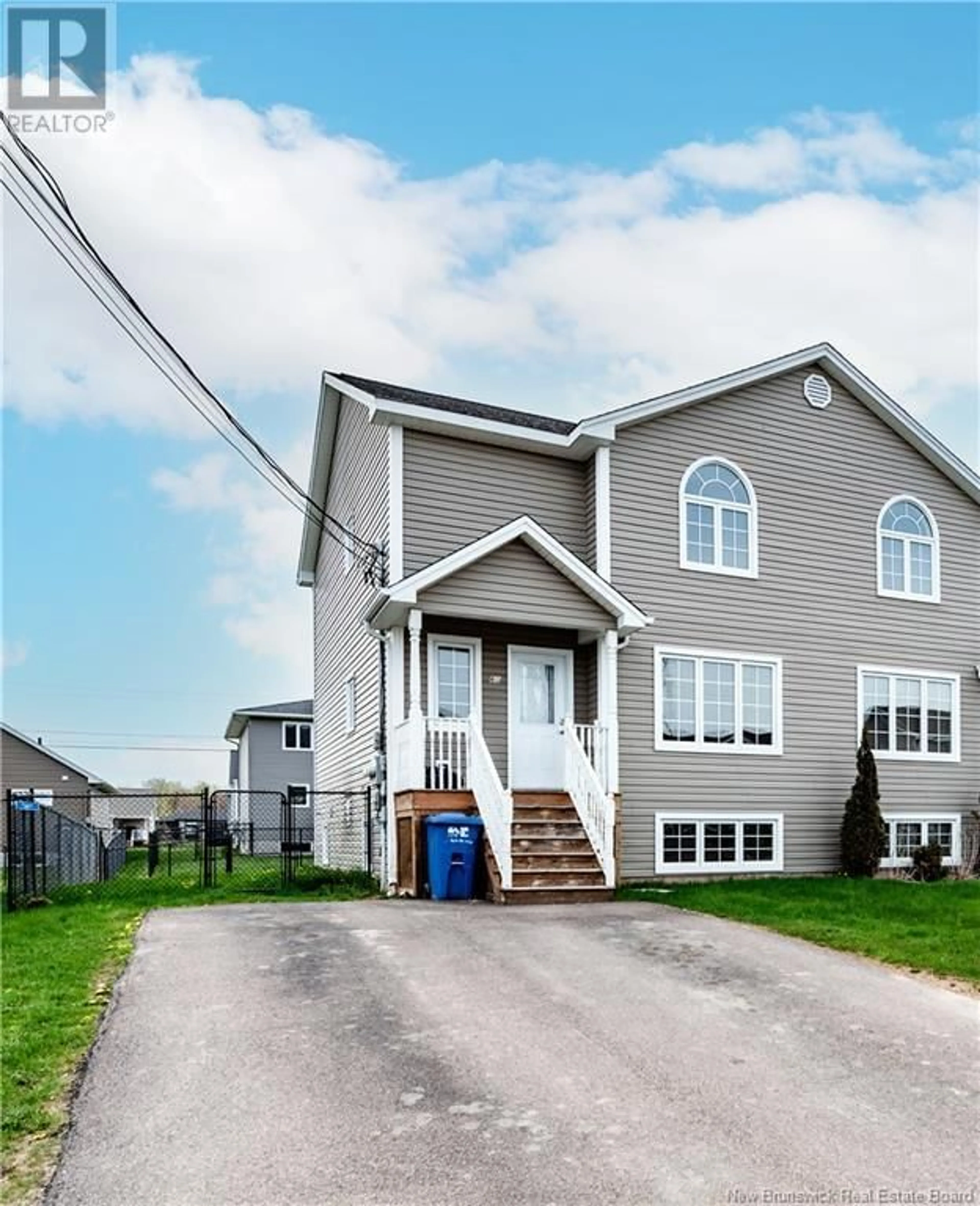 Home with vinyl exterior material, building for 60 RUBY WAY, Moncton New Brunswick E1E0H4