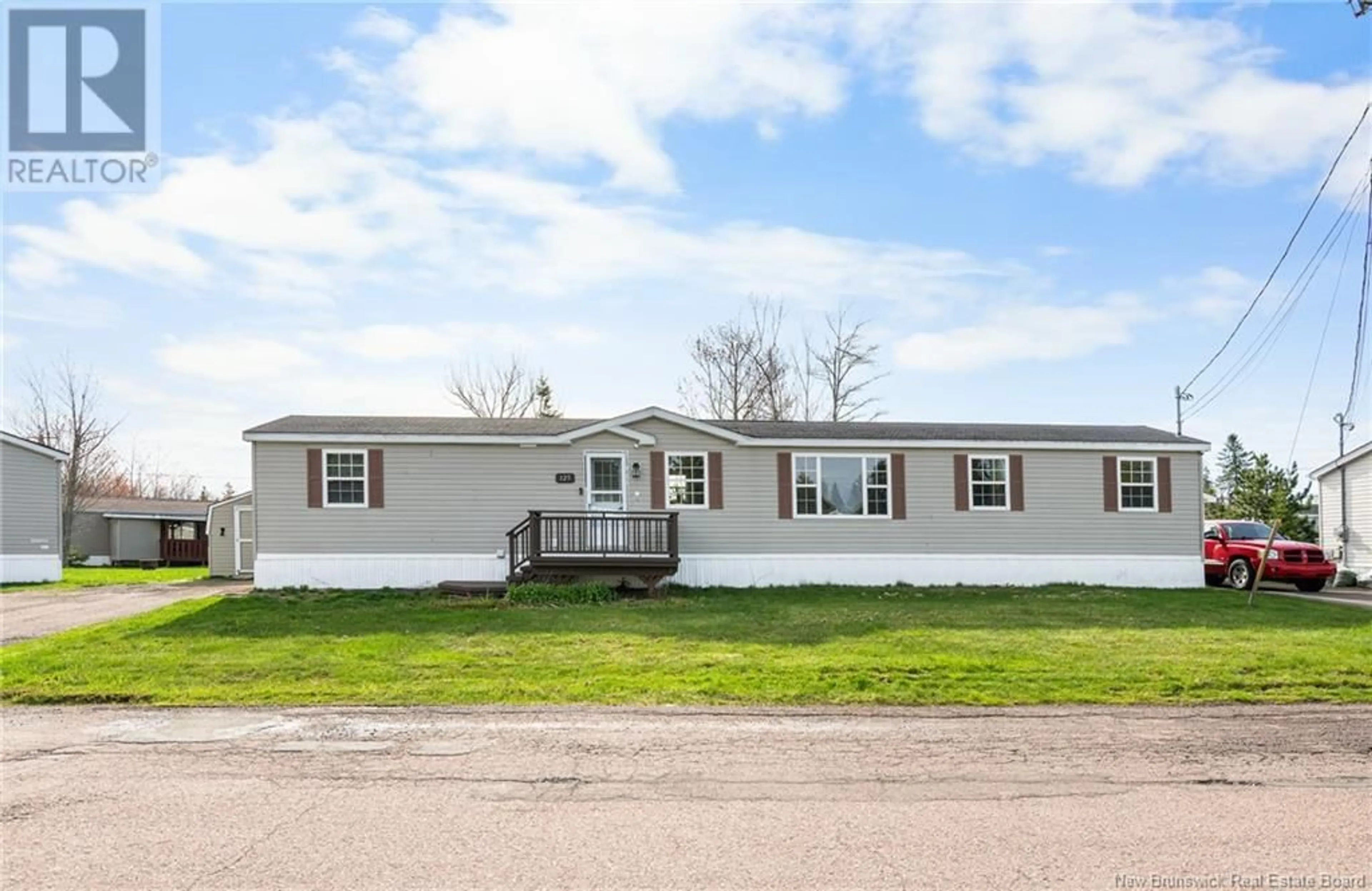 Home with vinyl exterior material, street for 125 NEPISIGUIT, Dieppe New Brunswick E1A7N1