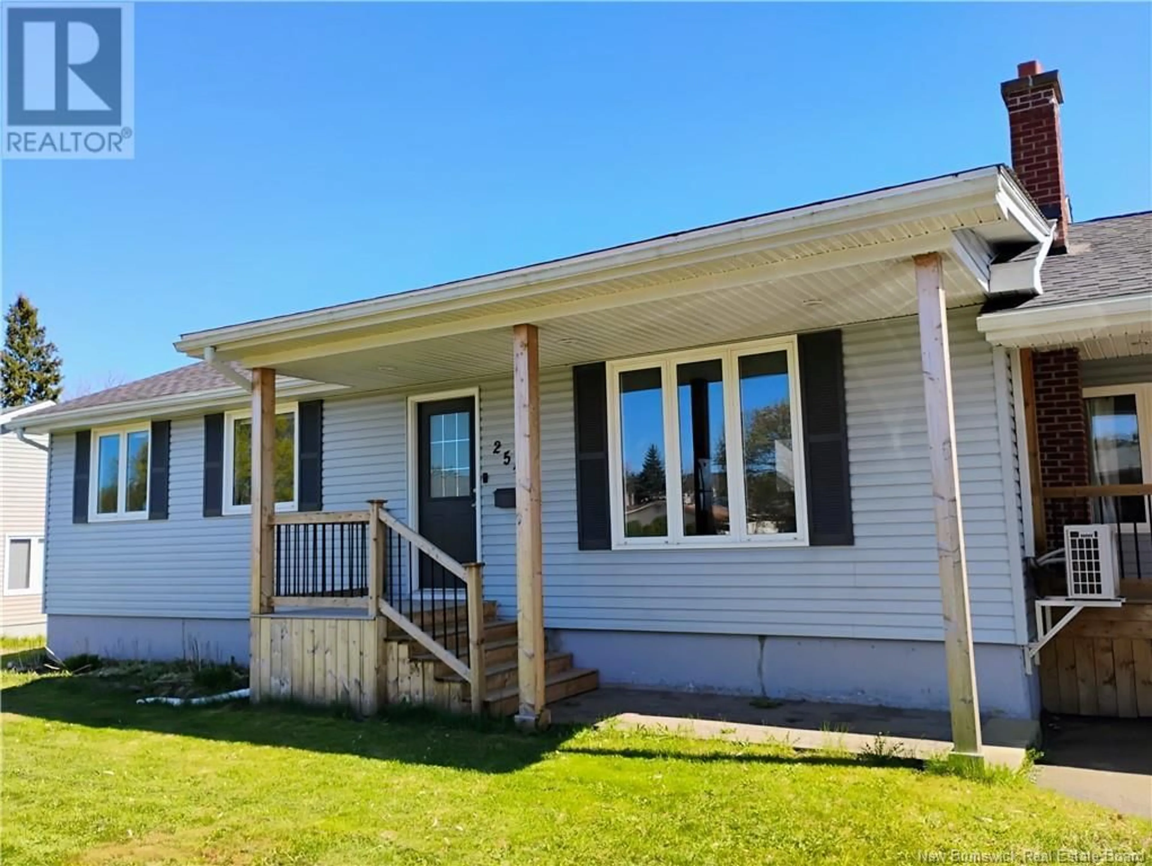 Home with vinyl exterior material, building for 254 CHANTAL, Dieppe New Brunswick E1A4X9