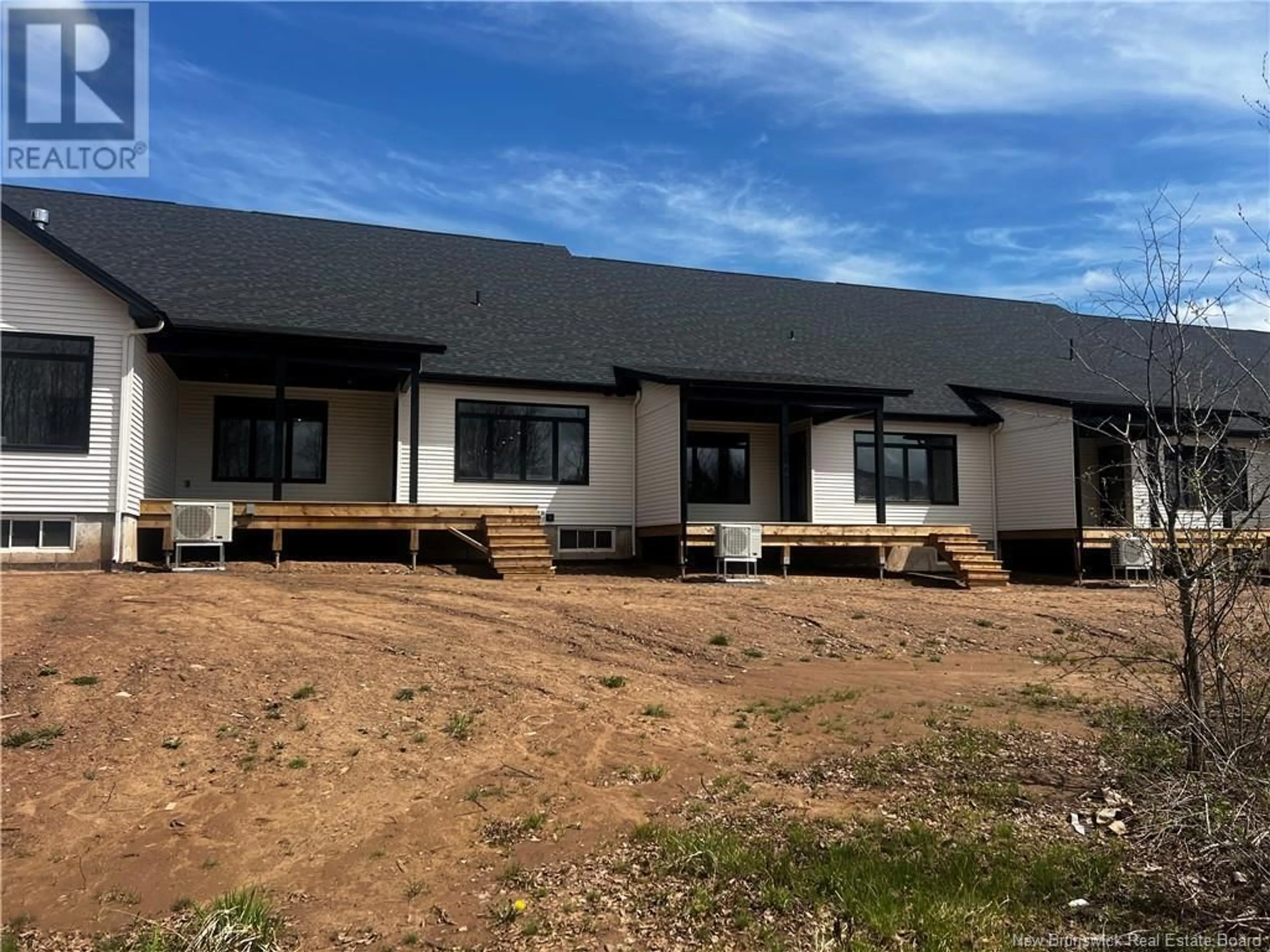 A pic from outside/outdoor area/front of a property/back of a property/a pic from drone, building for 43 MURRAY, Dieppe New Brunswick E1A9T9