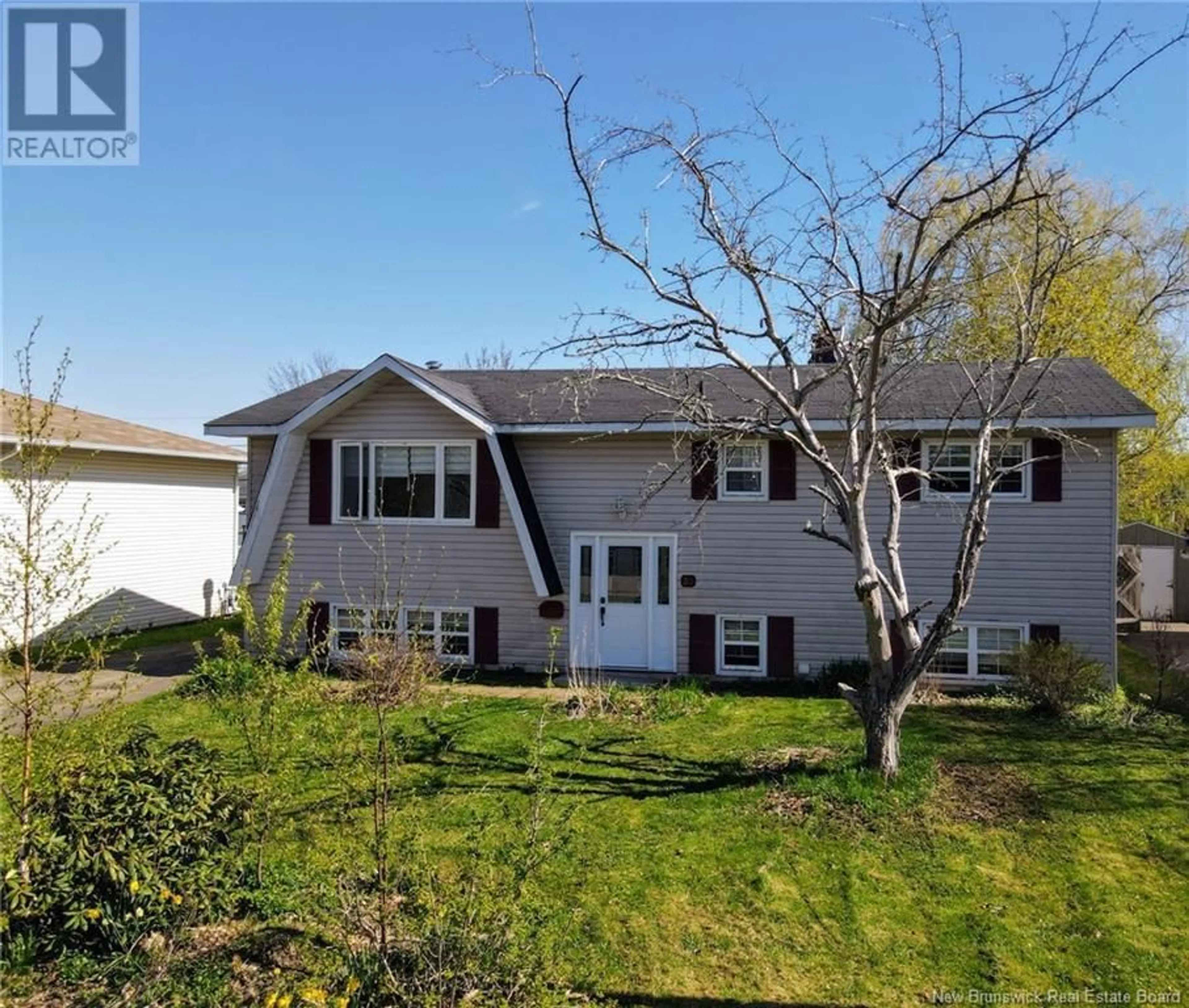 Home with vinyl exterior material, street for 32 SHAWN, Riverview New Brunswick E1B3R4