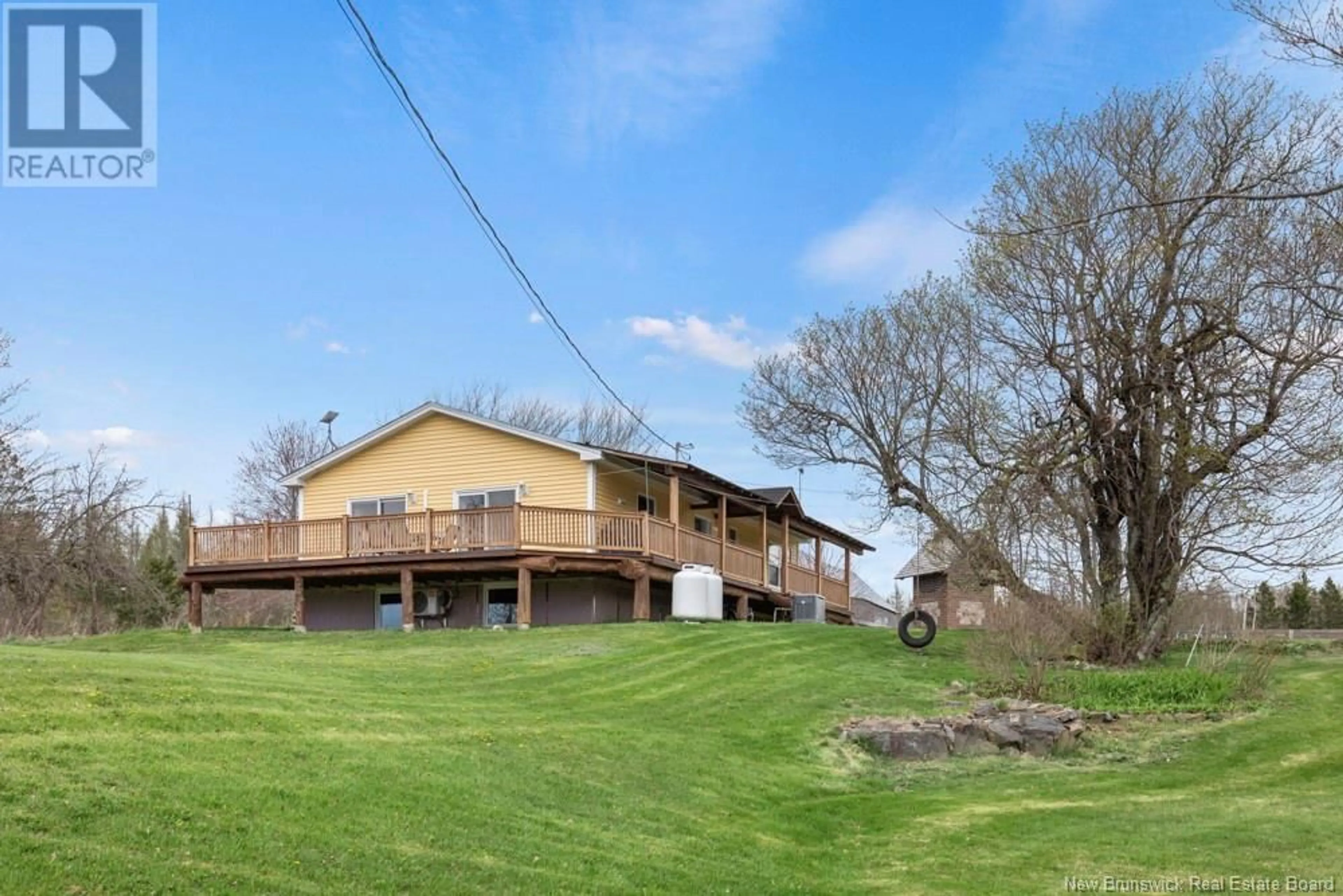 A pic from outside/outdoor area/front of a property/back of a property/a pic from drone, water/lake/river/ocean view for 2549 ROUTE 635, Harvey New Brunswick E6K1H3