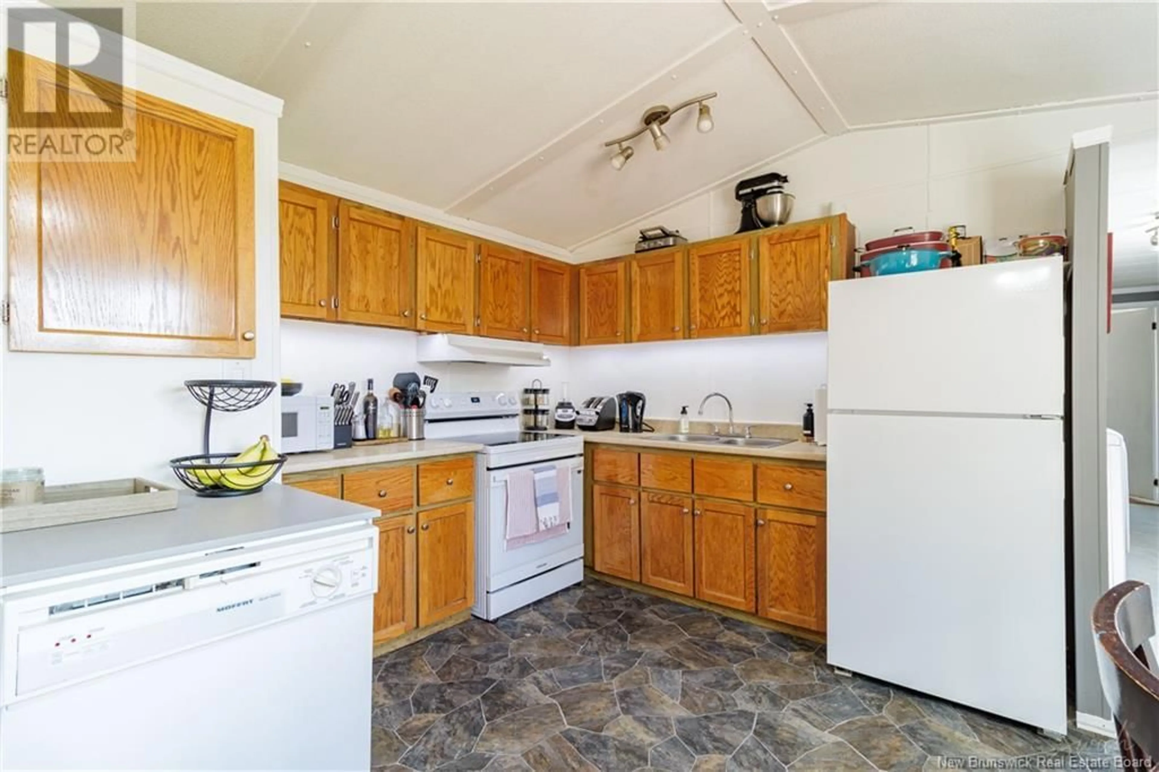 Standard kitchen, unknown for 1380 CANADA STREET, Nashwaak Village New Brunswick E6C1M8