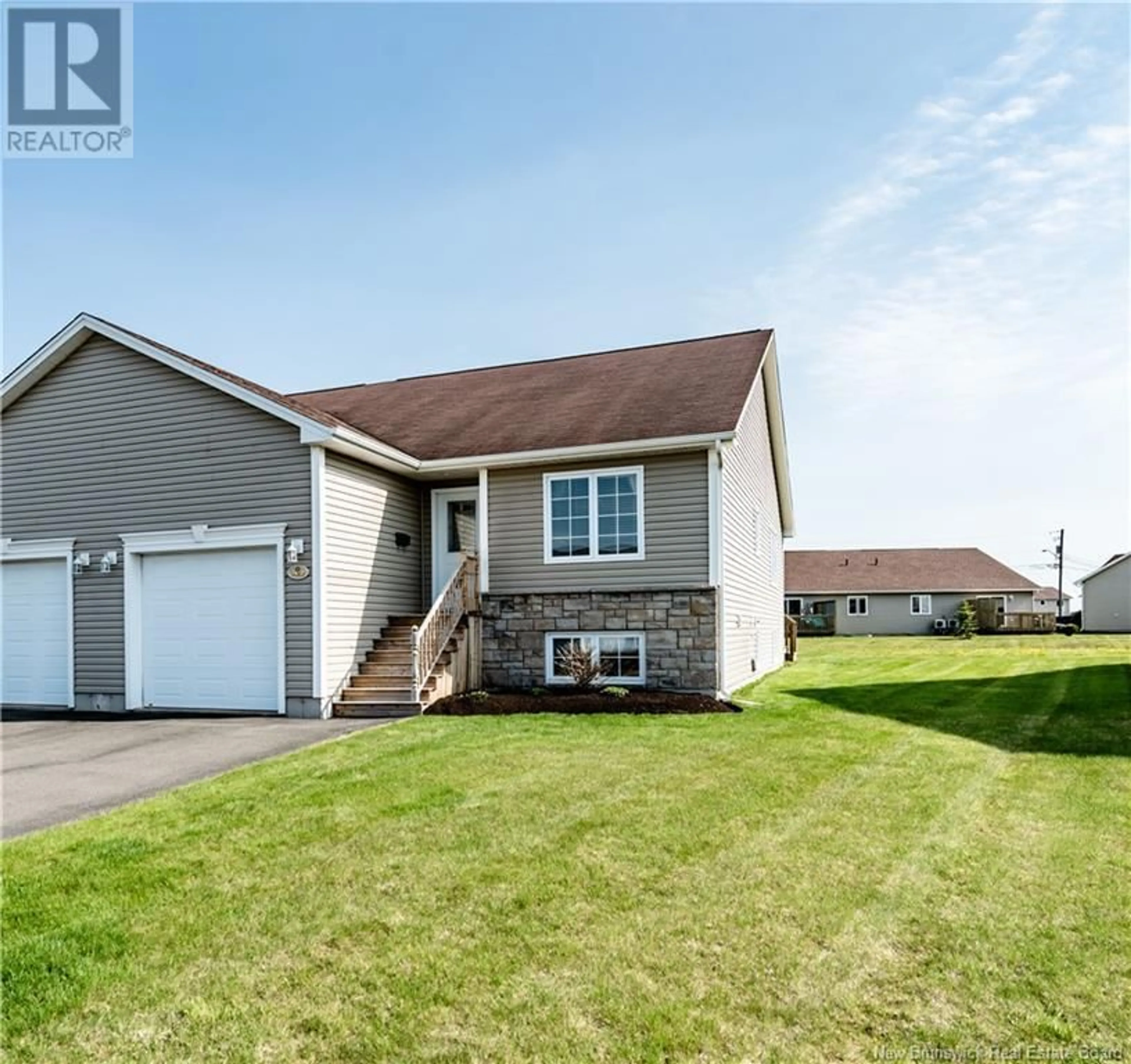 Home with vinyl exterior material, unknown for 42 HILLSDALE AVENUE, Riverview New Brunswick E1B5J6