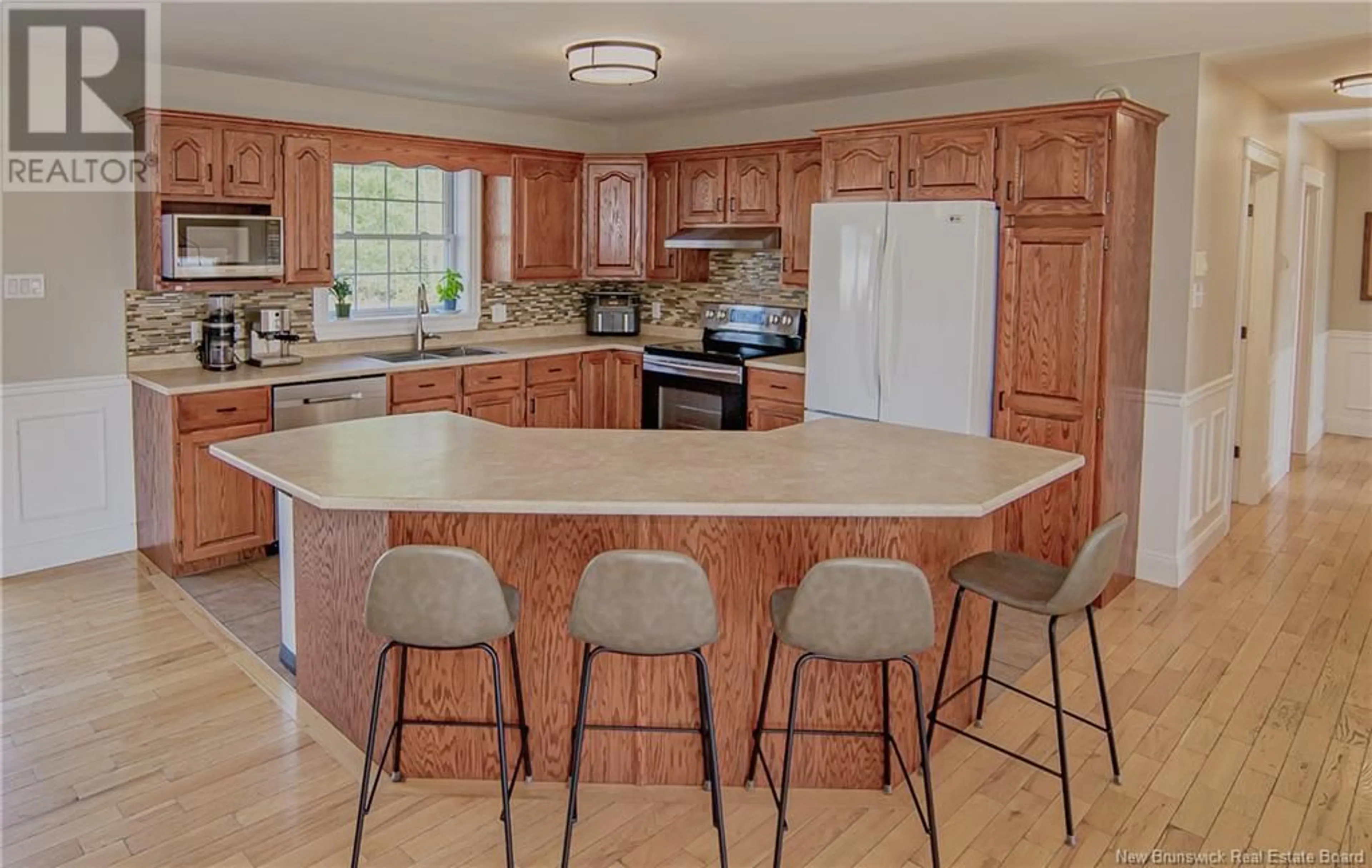 Open concept kitchen, ceramic/tile floor for 122 WATLING CRESCENT, Oromocto New Brunswick E2V4T7