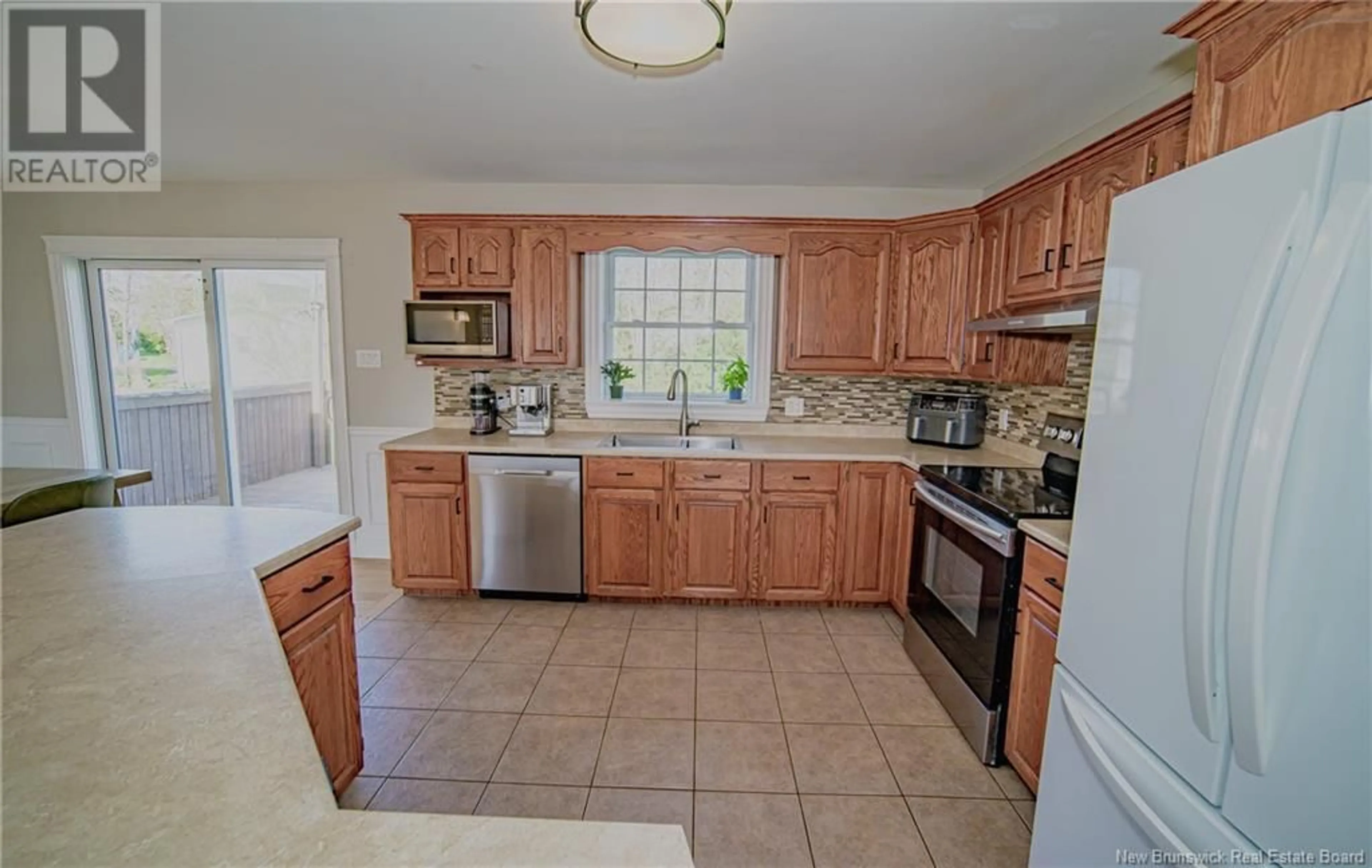 Standard kitchen, ceramic/tile floor for 122 WATLING CRESCENT, Oromocto New Brunswick E2V4T7