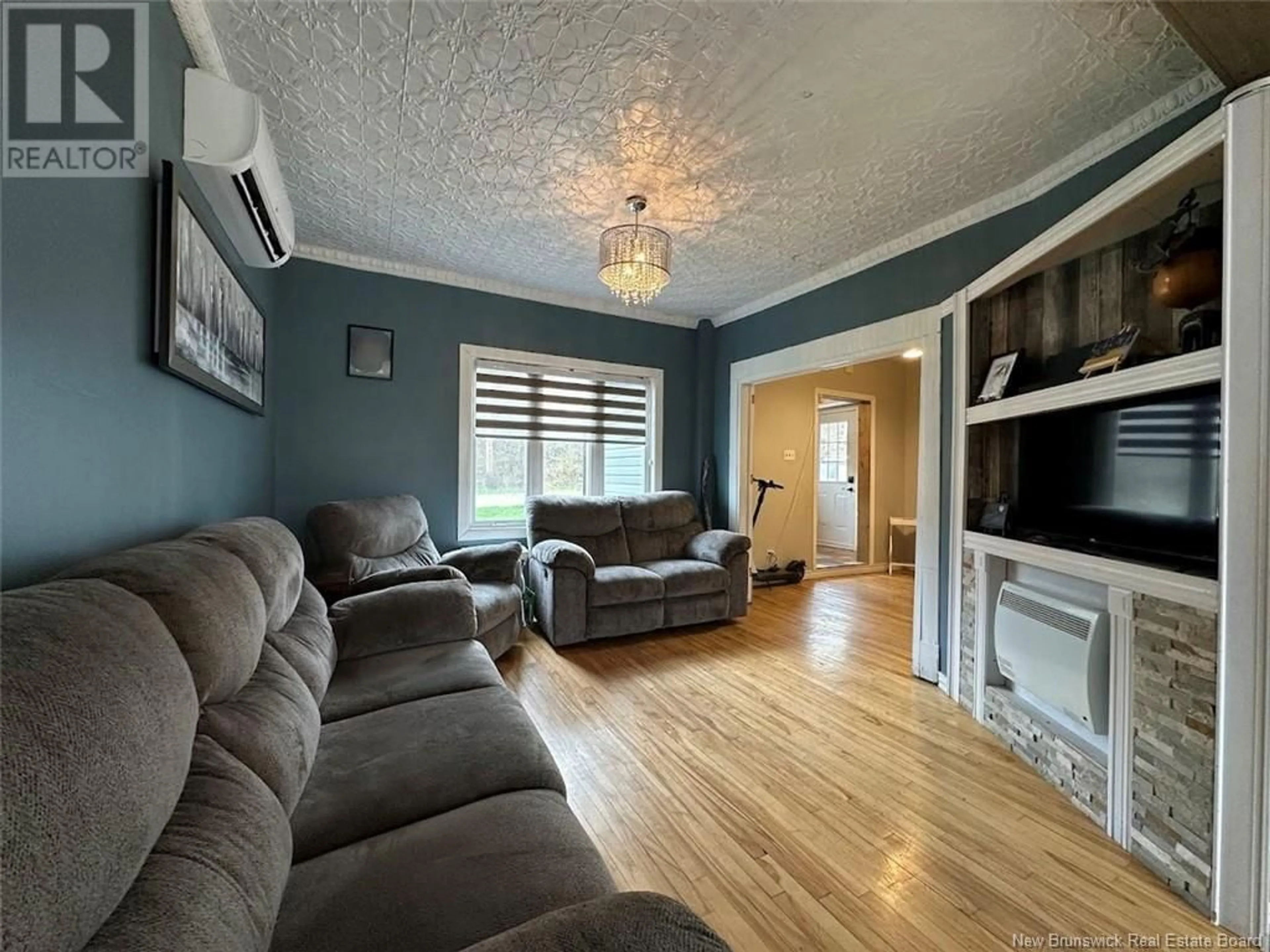 Living room with furniture, wood/laminate floor for 20 FORT AVENUE, Edmundston New Brunswick E3V1E1