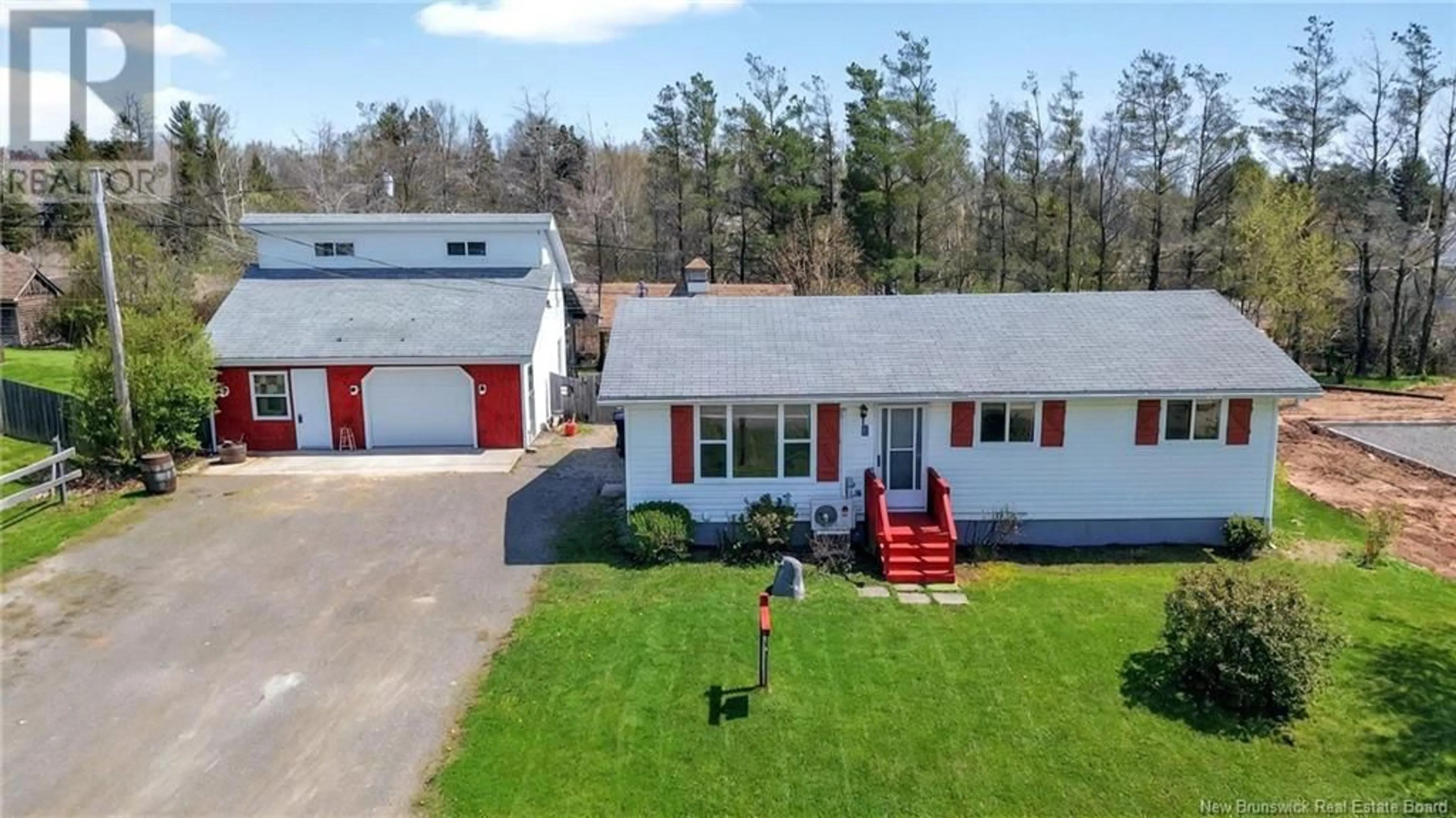 A pic from outside/outdoor area/front of a property/back of a property/a pic from drone, building for 5 GLENDALE DRIVE, Salisbury New Brunswick E4J2C3