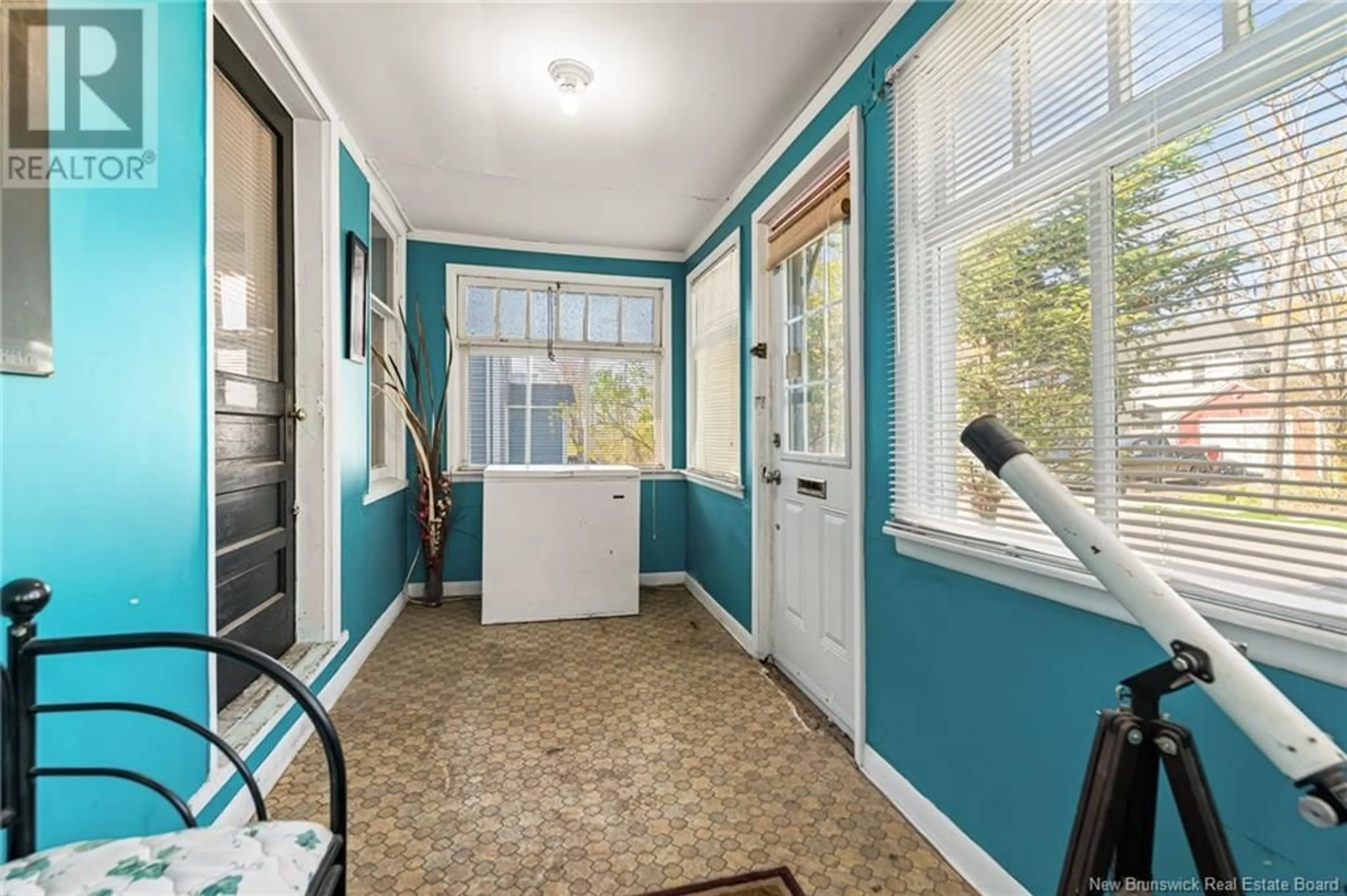 Indoor entryway for 77 SOMERSET, Moncton New Brunswick E1A3T8