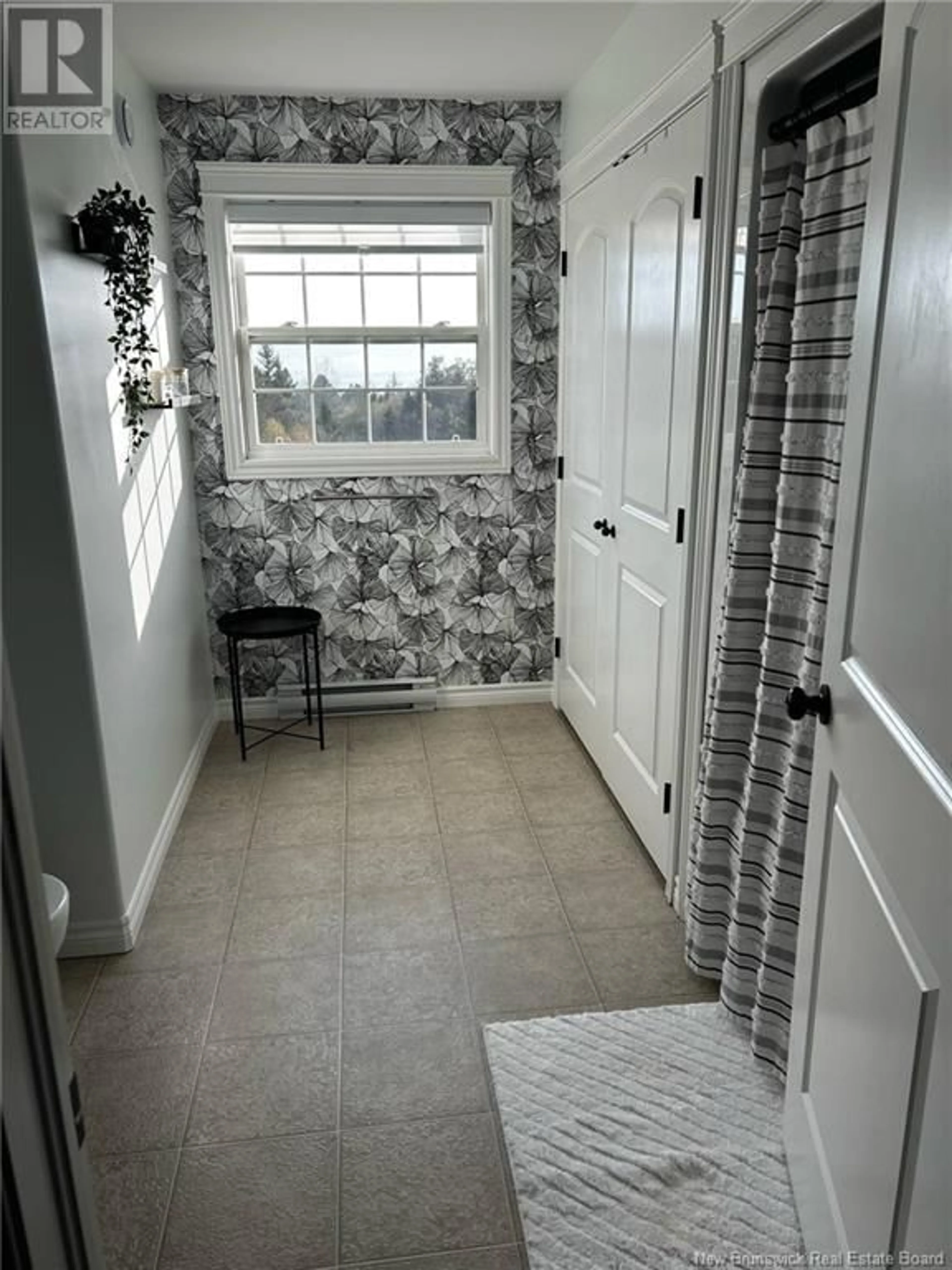 Indoor entryway for 9 BERNICE COURT, Saint John New Brunswick E2J0H8