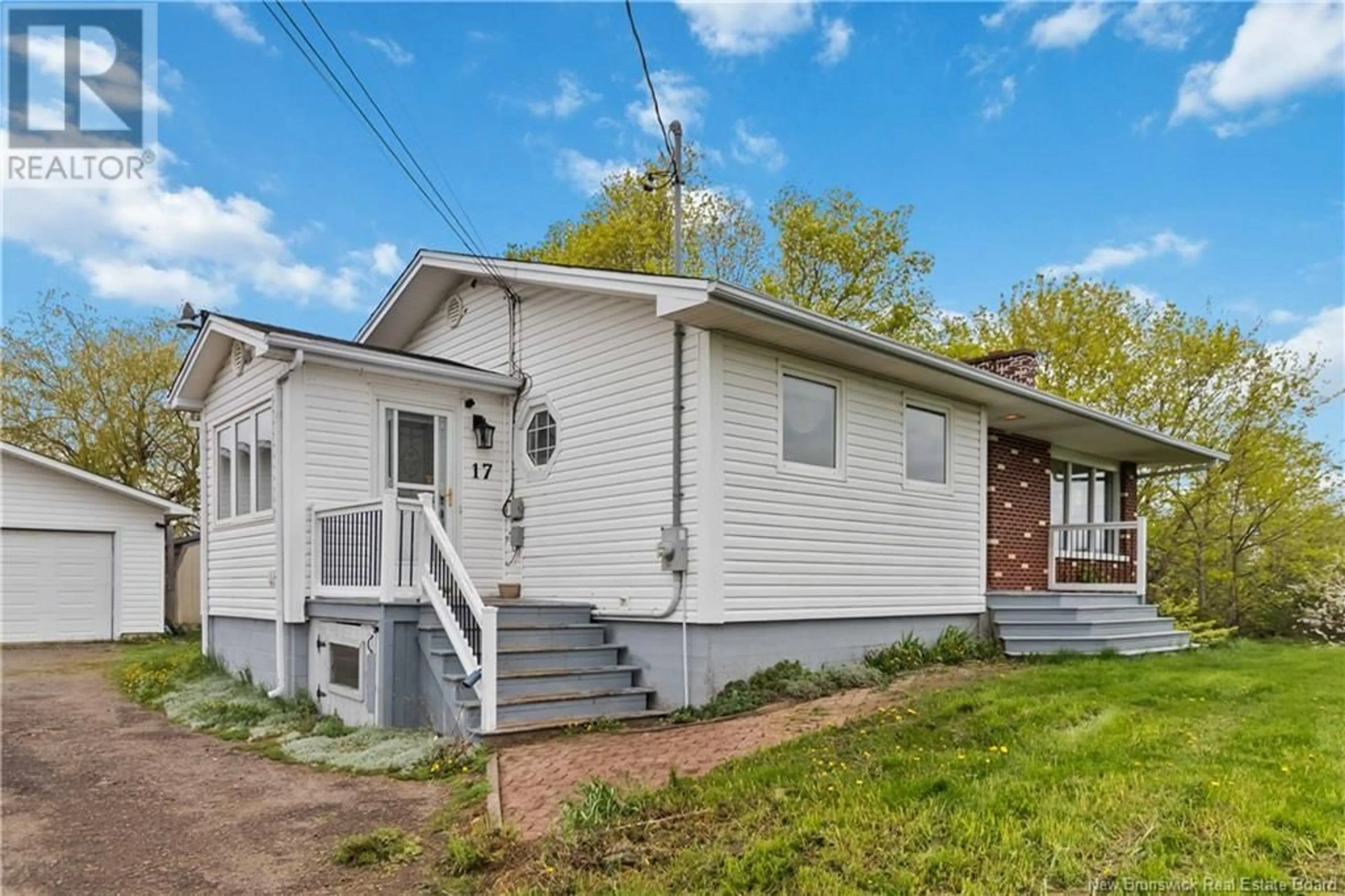Home with vinyl exterior material, street for 17 OHIO, Shediac New Brunswick E4P2J8
