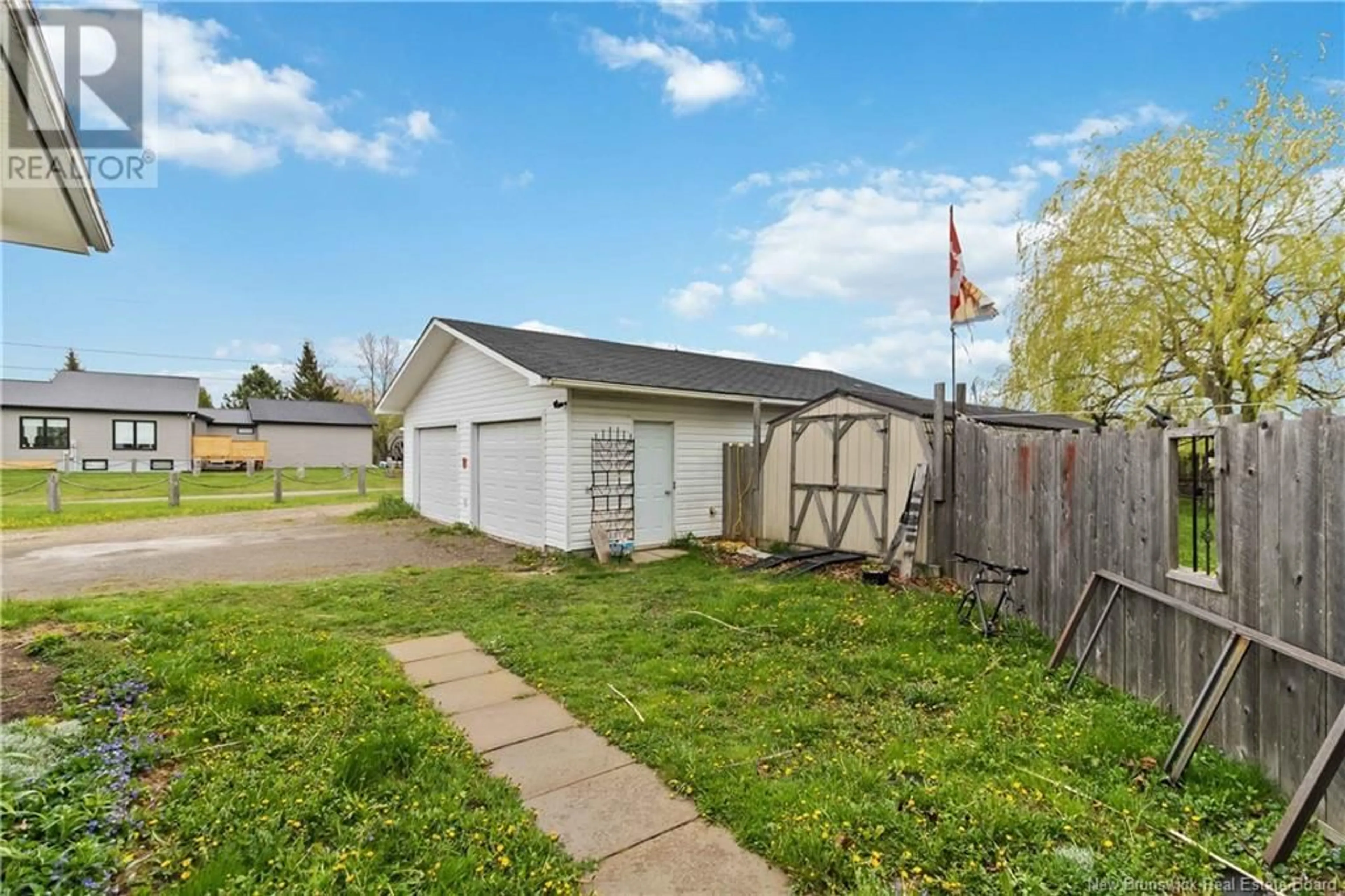 Shed for 17 OHIO, Shediac New Brunswick E4P2J8