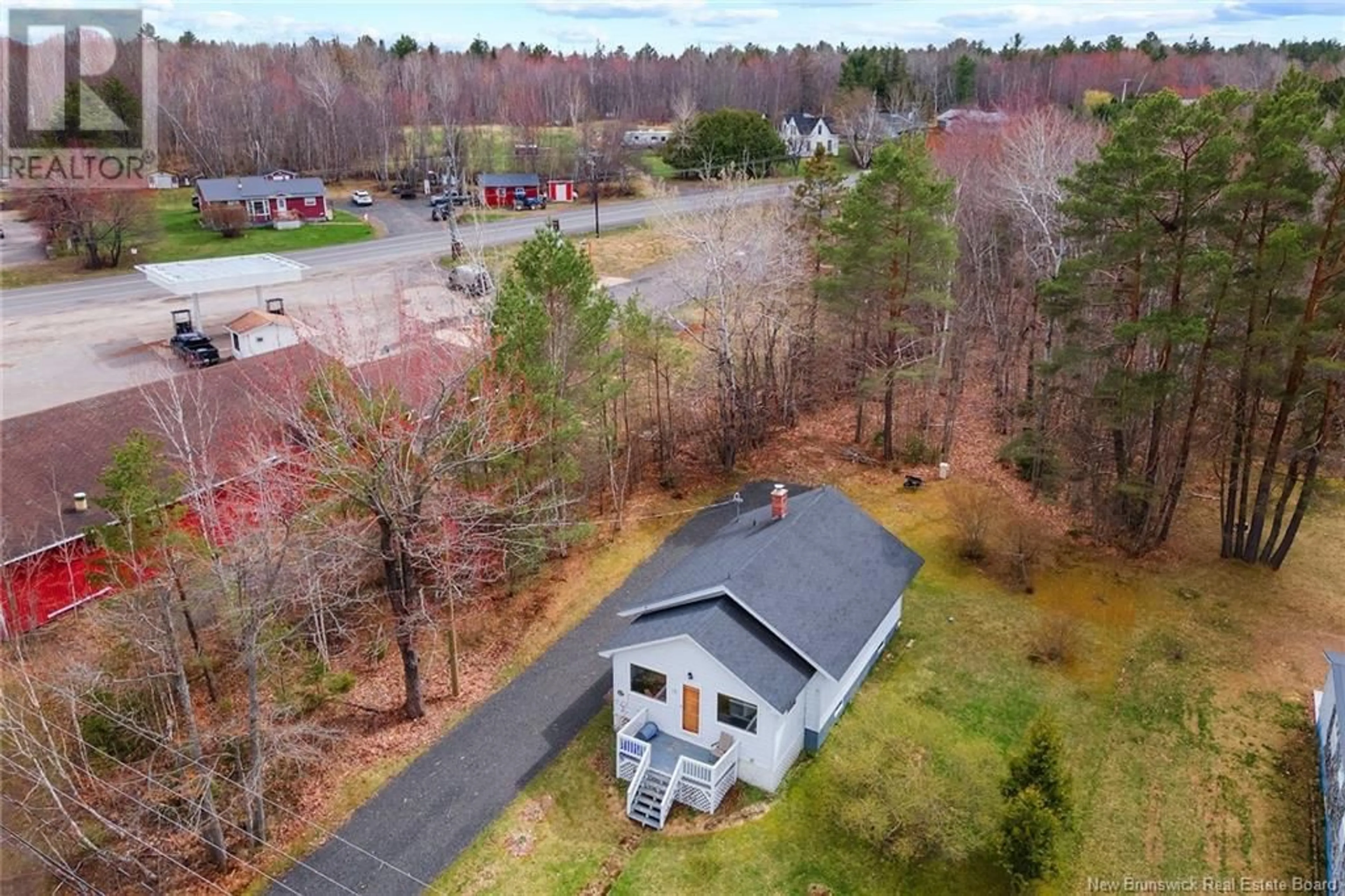 A pic from outside/outdoor area/front of a property/back of a property/a pic from drone, unknown for 19 MAIN STREET, Minto New Brunswick E4B3J9