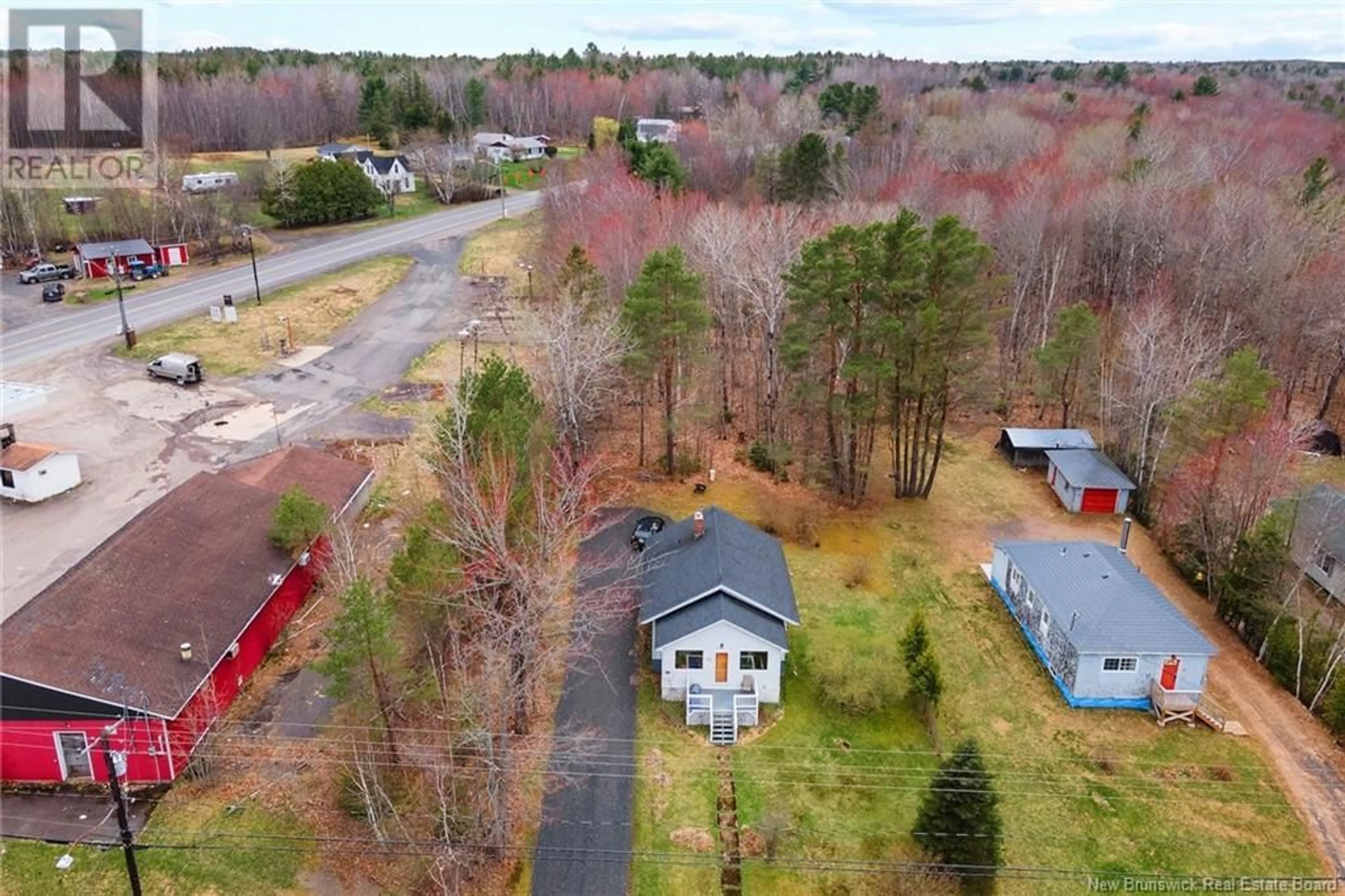 A pic from outside/outdoor area/front of a property/back of a property/a pic from drone, unknown for 19 MAIN STREET, Minto New Brunswick E4B3J9