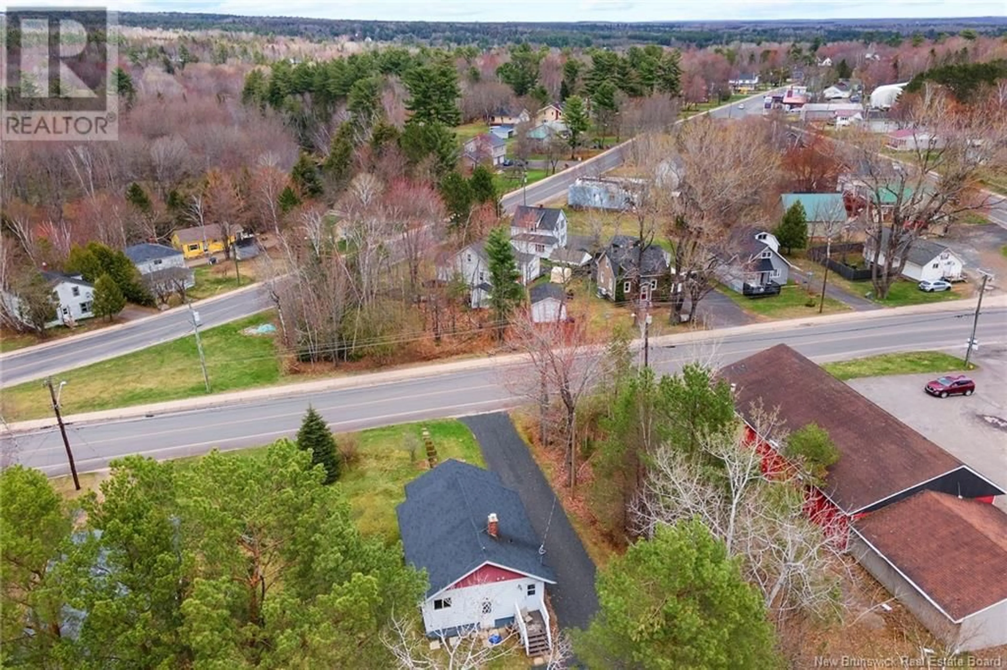 A pic from outside/outdoor area/front of a property/back of a property/a pic from drone, unknown for 19 MAIN STREET, Minto New Brunswick E4B3J9