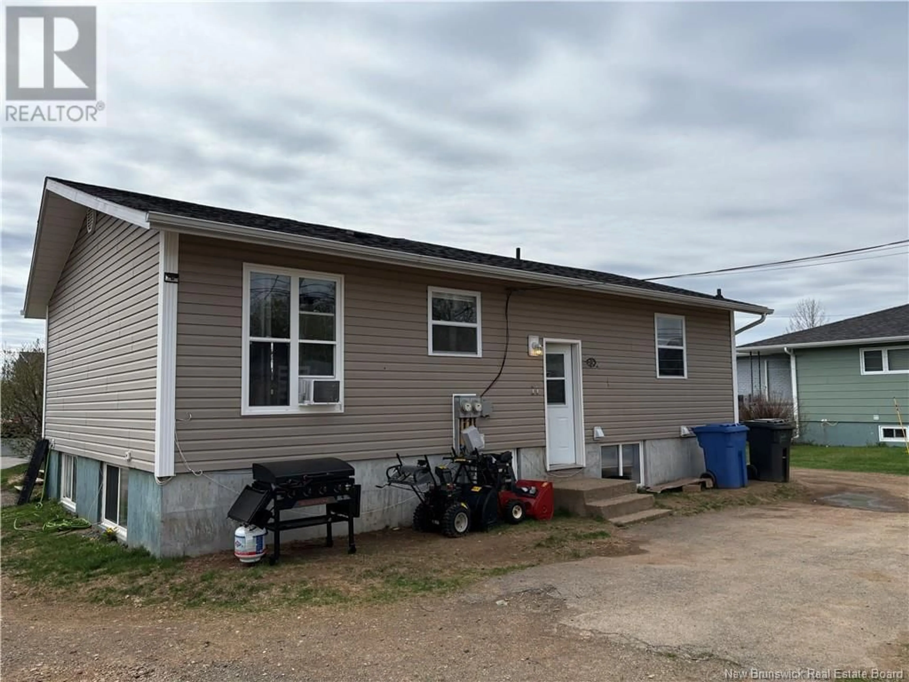 Unknown for 1220 VANTASSELL, Bathurst New Brunswick E2A4C8