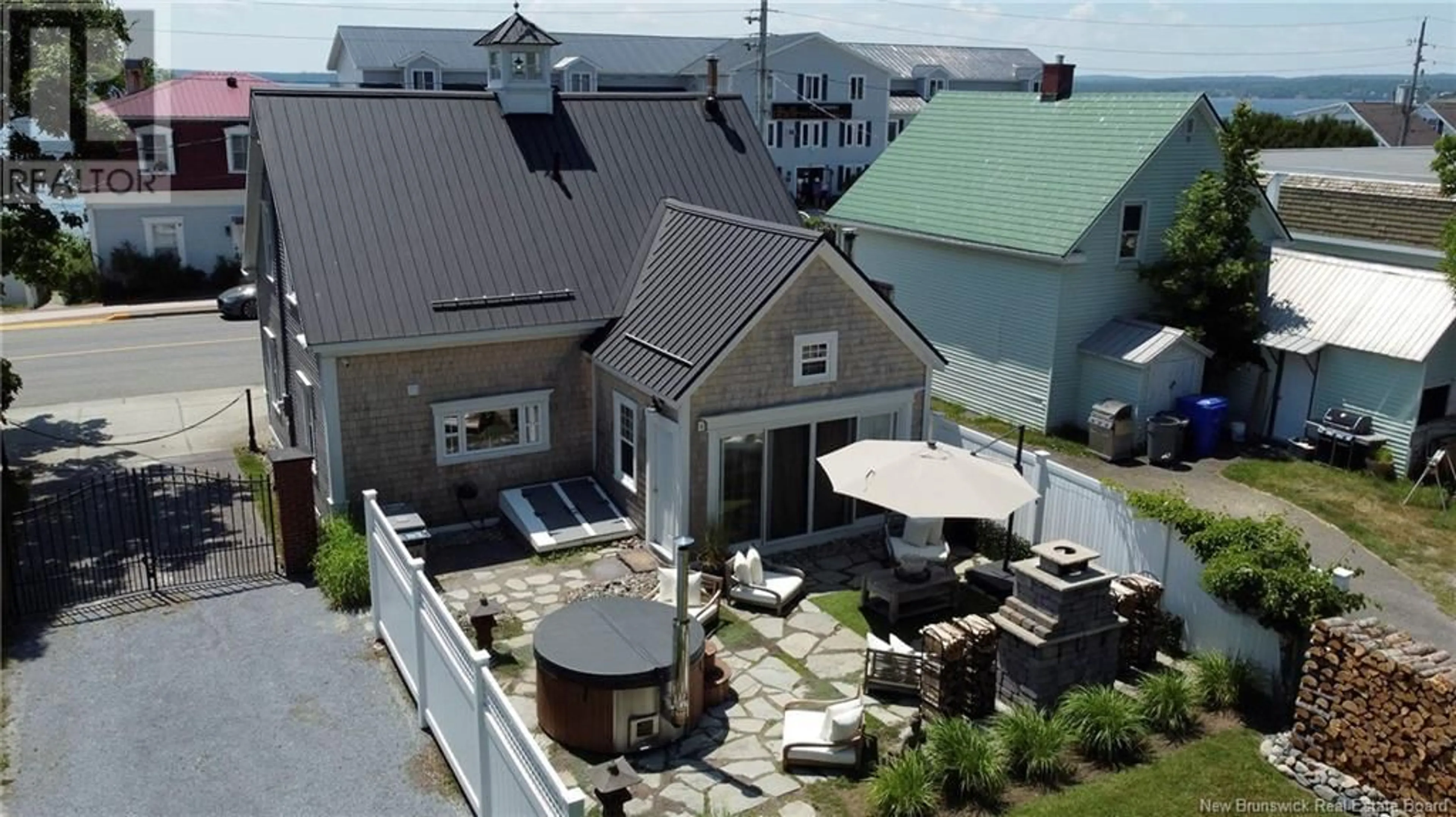 A pic from outside/outdoor area/front of a property/back of a property/a pic from drone, unknown for 114 WATER STREET, Saint Andrews New Brunswick E5B1A6