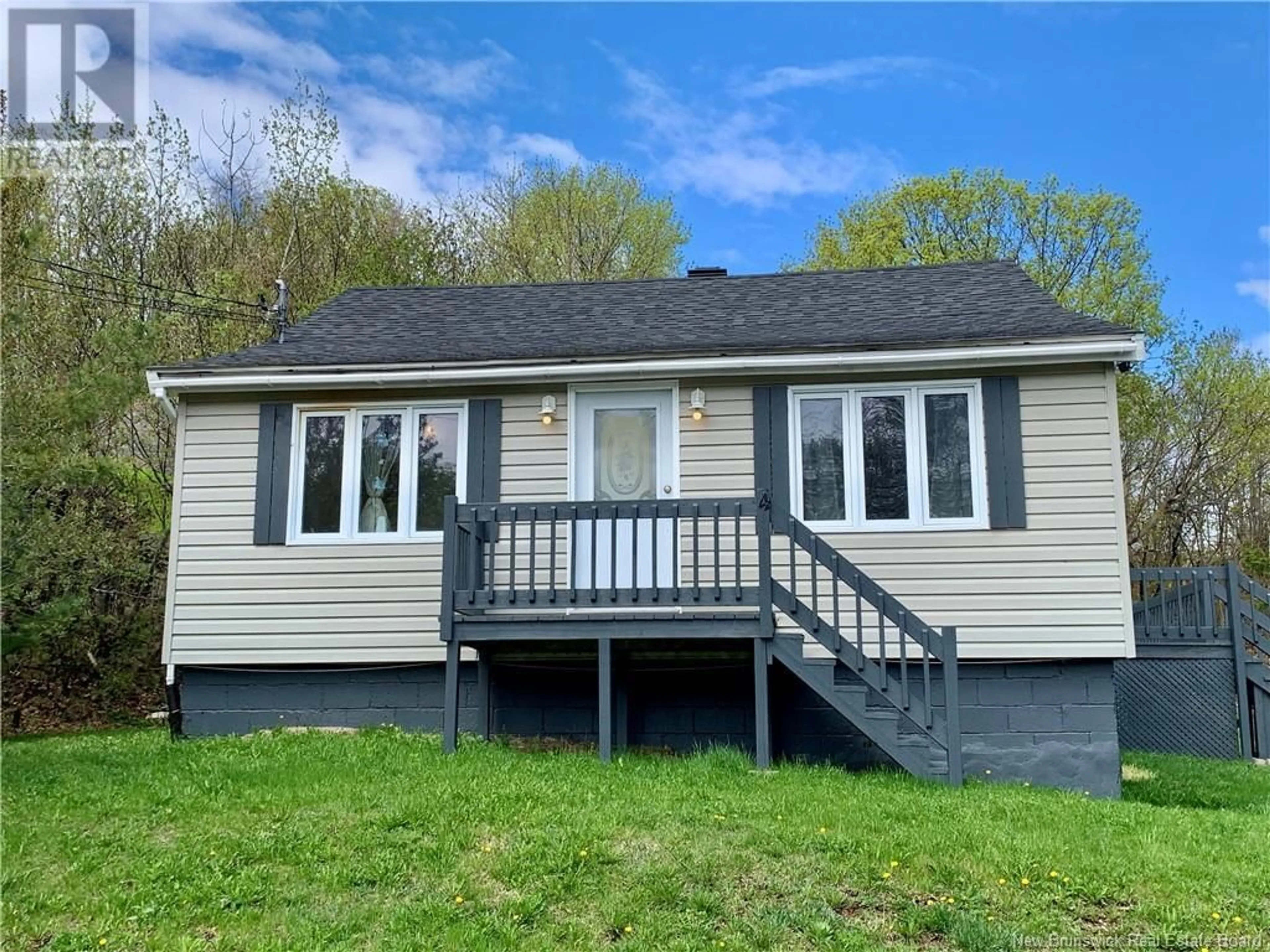 Home with vinyl exterior material, unknown for 4 CHURCH, Campbellton New Brunswick E3N1R7