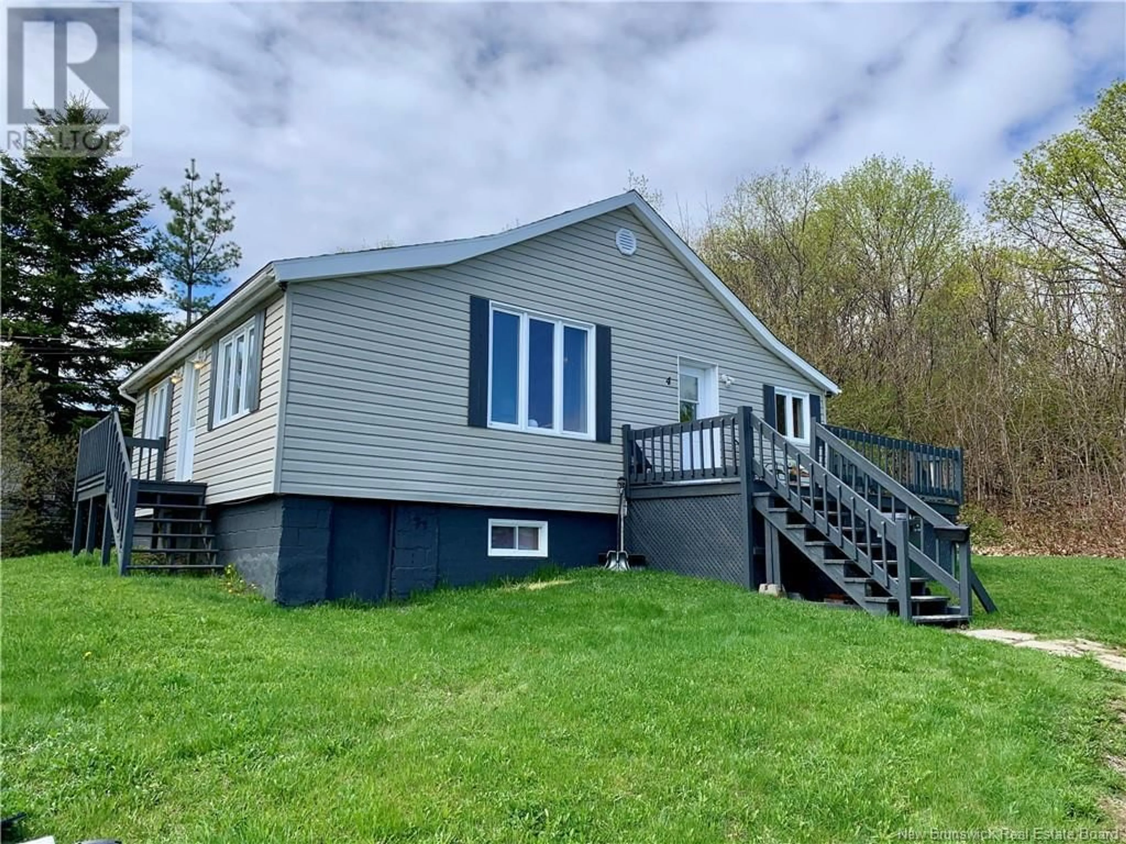 Home with vinyl exterior material, water/lake/river/ocean view for 4 CHURCH, Campbellton New Brunswick E3N1R7