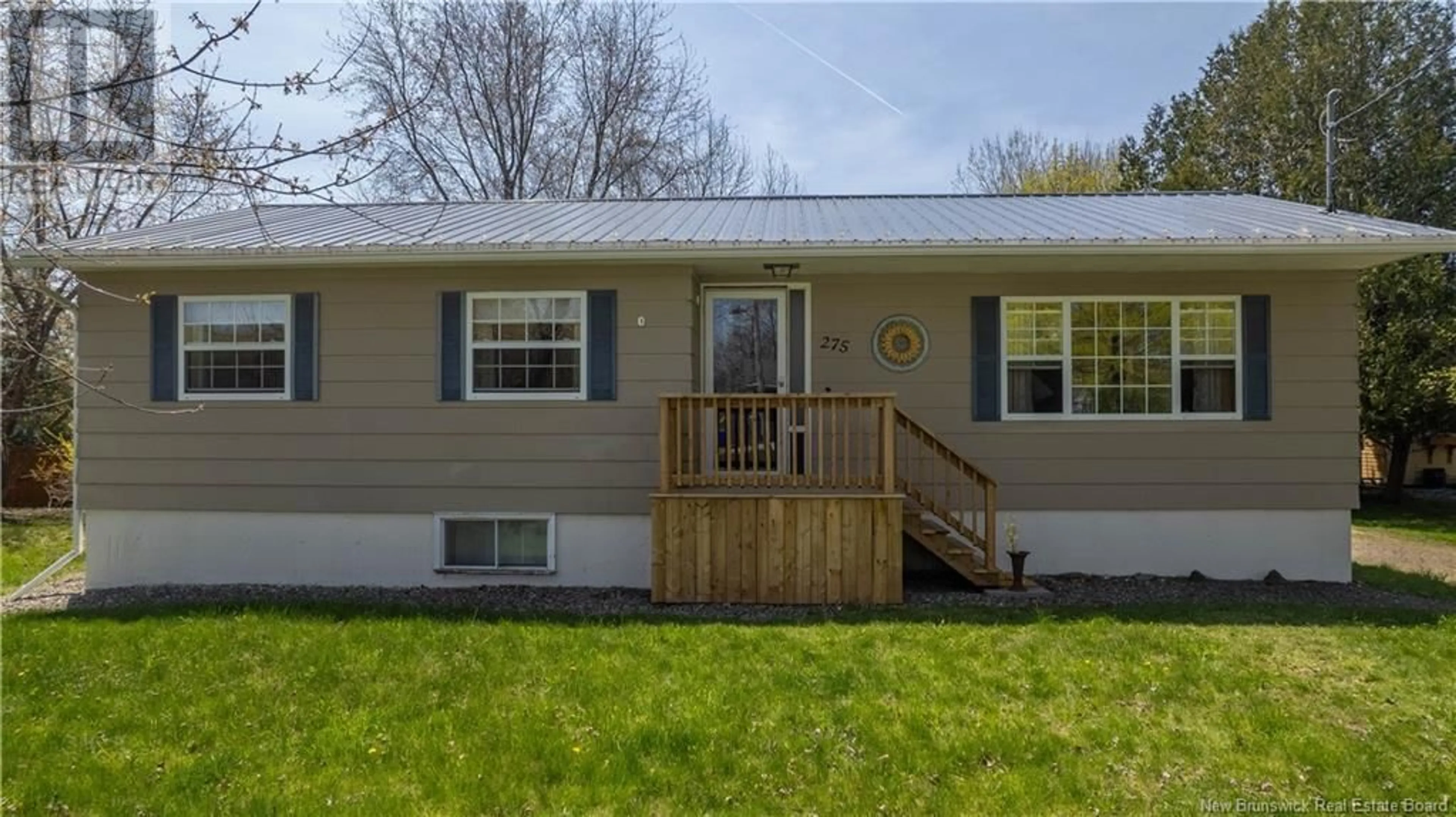 Home with vinyl exterior material, street for 275 PRINCE OF WALES, Saint Andrews New Brunswick E5B1P6