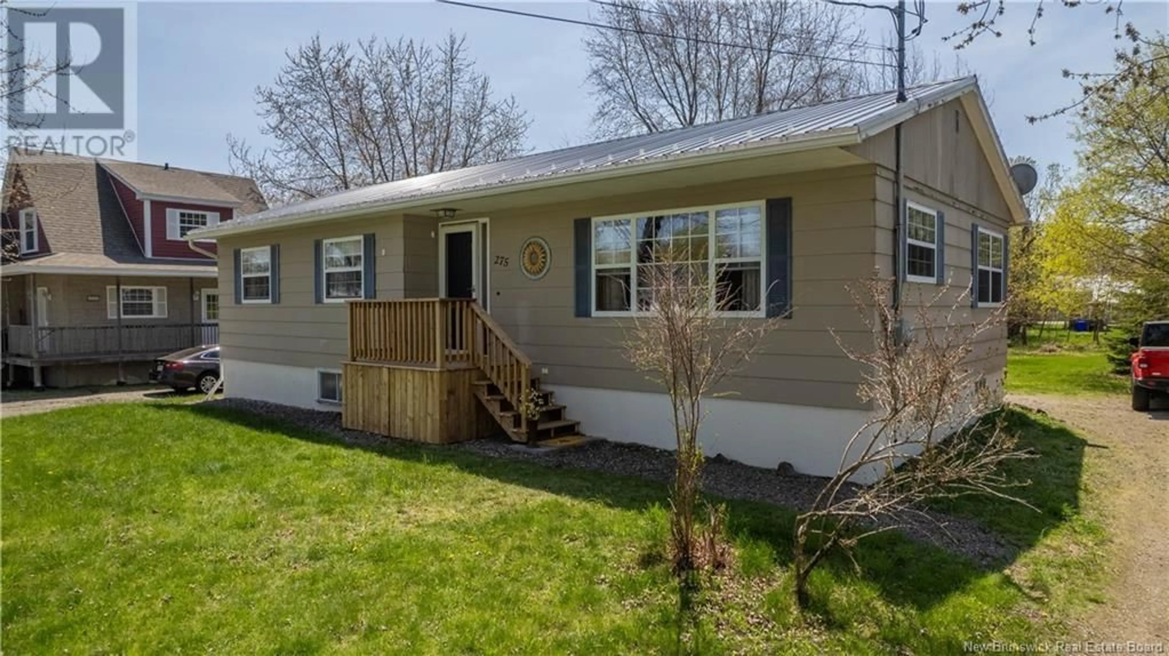 Home with vinyl exterior material, street for 275 PRINCE OF WALES, Saint Andrews New Brunswick E5B1P6