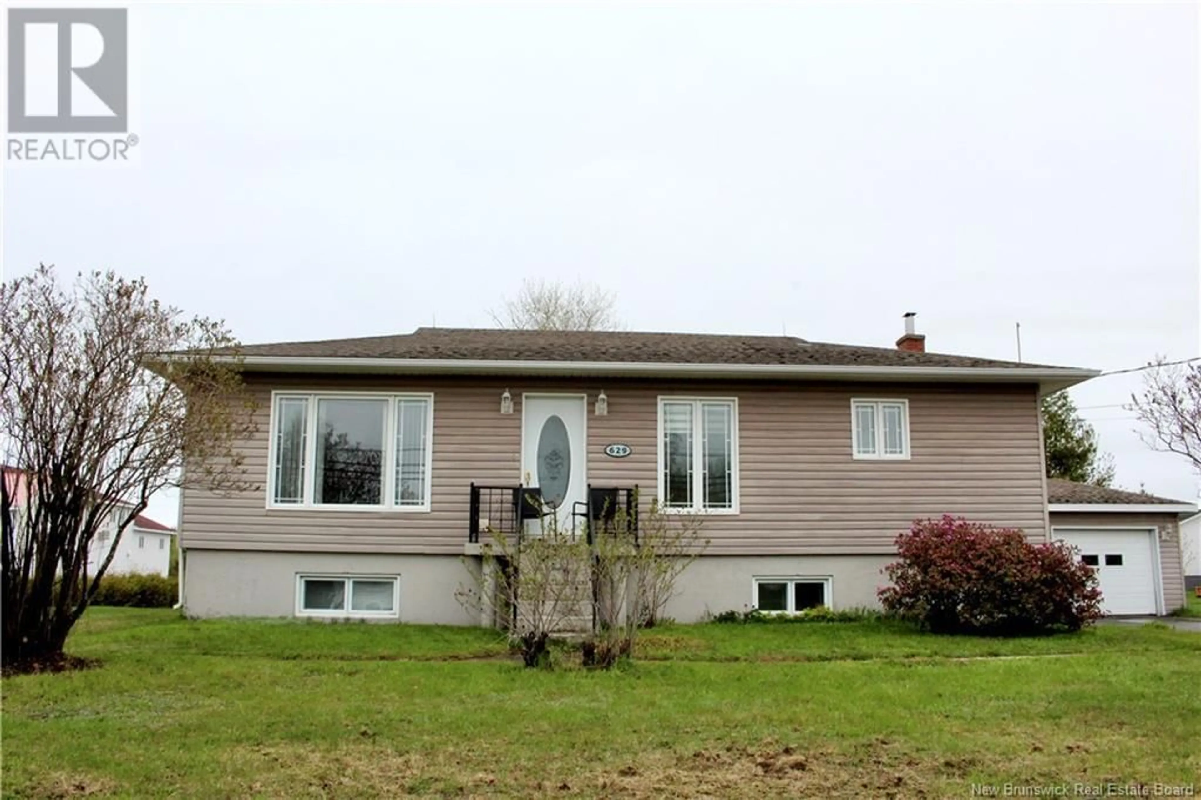 Home with vinyl exterior material, unknown for 629 PRINCIPALE STREET, Beresford New Brunswick E8K1X6