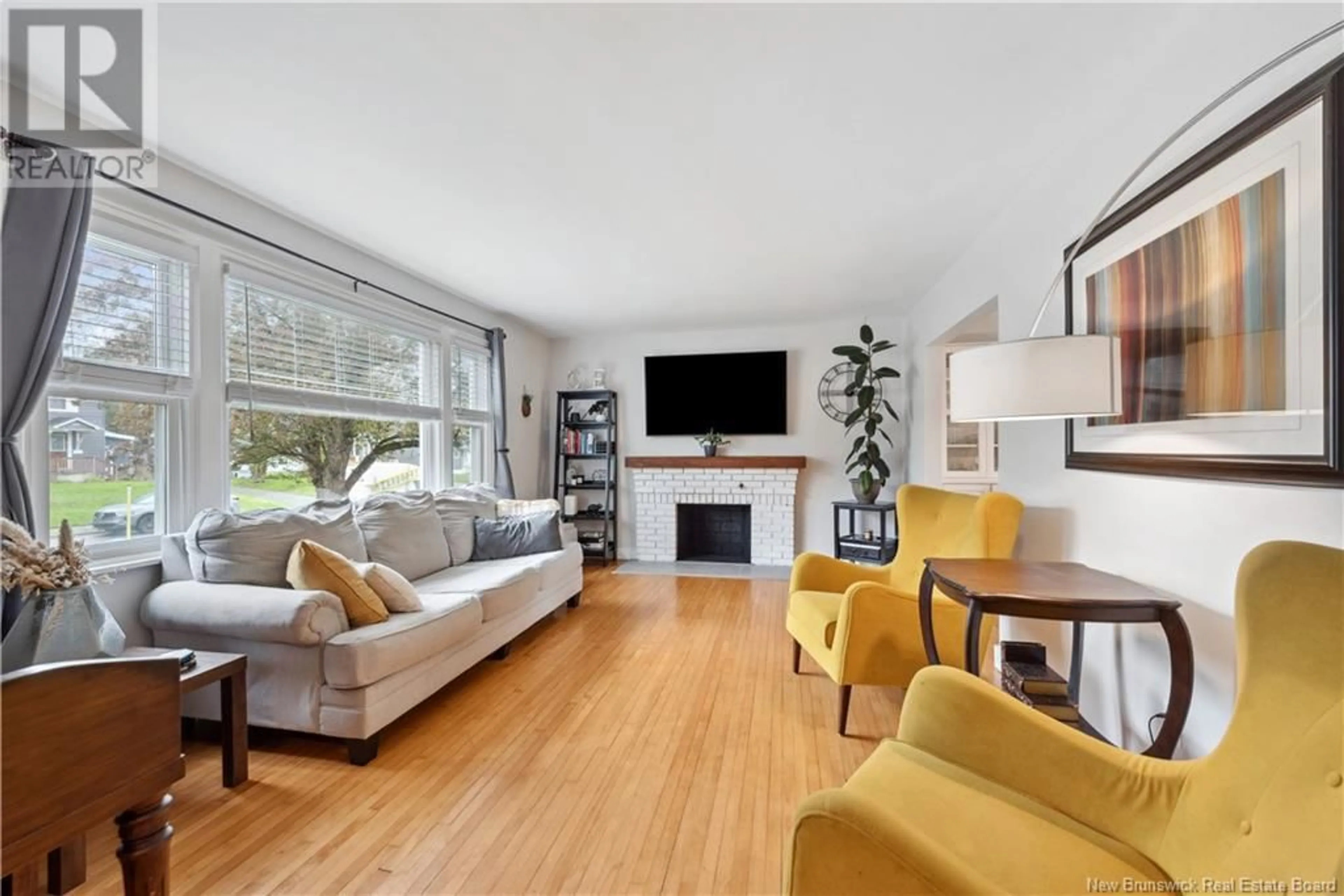 Living room with furniture, wood/laminate floor for 614 CLEVELAND AVENUE, Riverview New Brunswick E1B1Y6