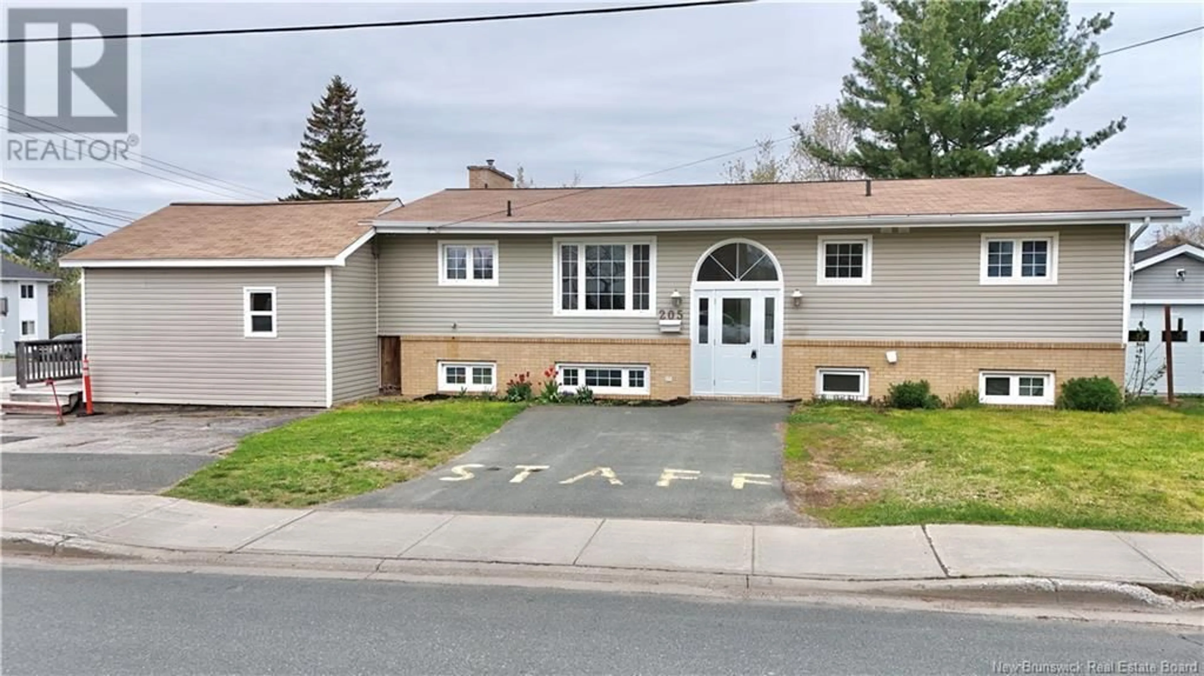 Home with vinyl exterior material, street for 205 YORK, Bathurst New Brunswick E2A1G9