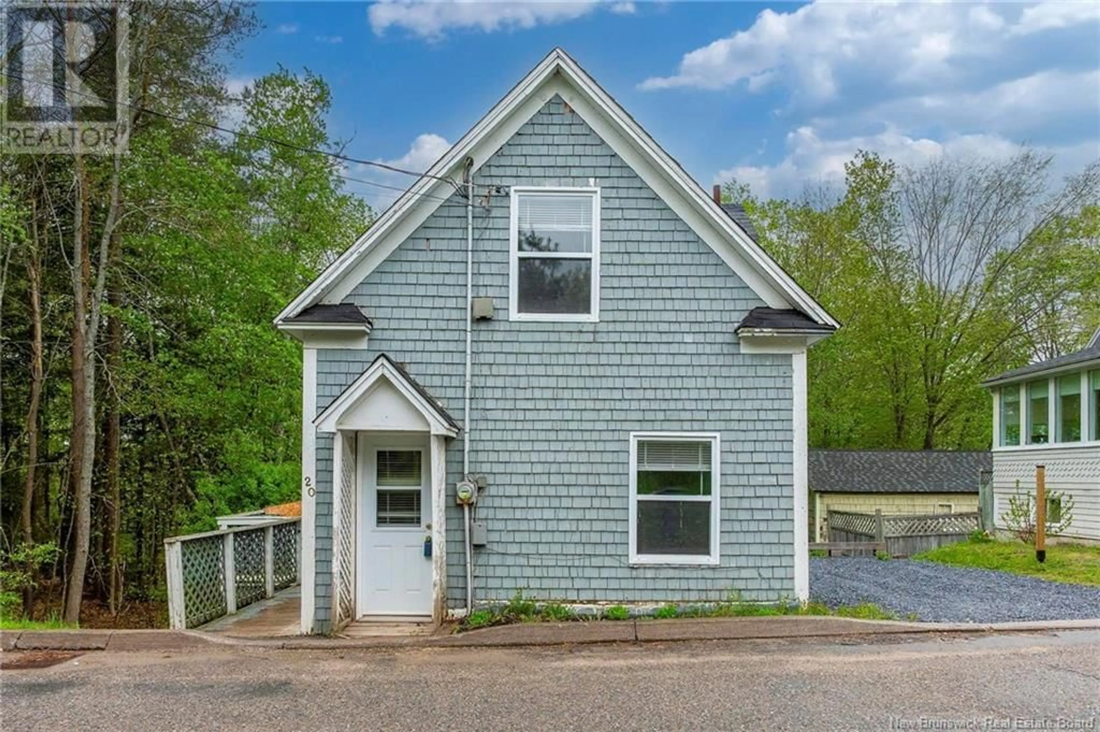 Home with vinyl exterior material, building for 20 ACADIA CRESCENT, Hampton New Brunswick E5N3A1